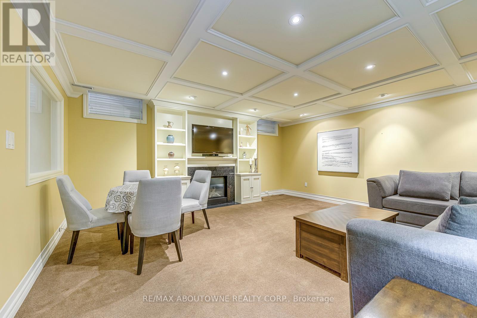 












2353 KWINTER ROAD

,
Oakville (WM Westmount),




Ontario
L6M0H3

