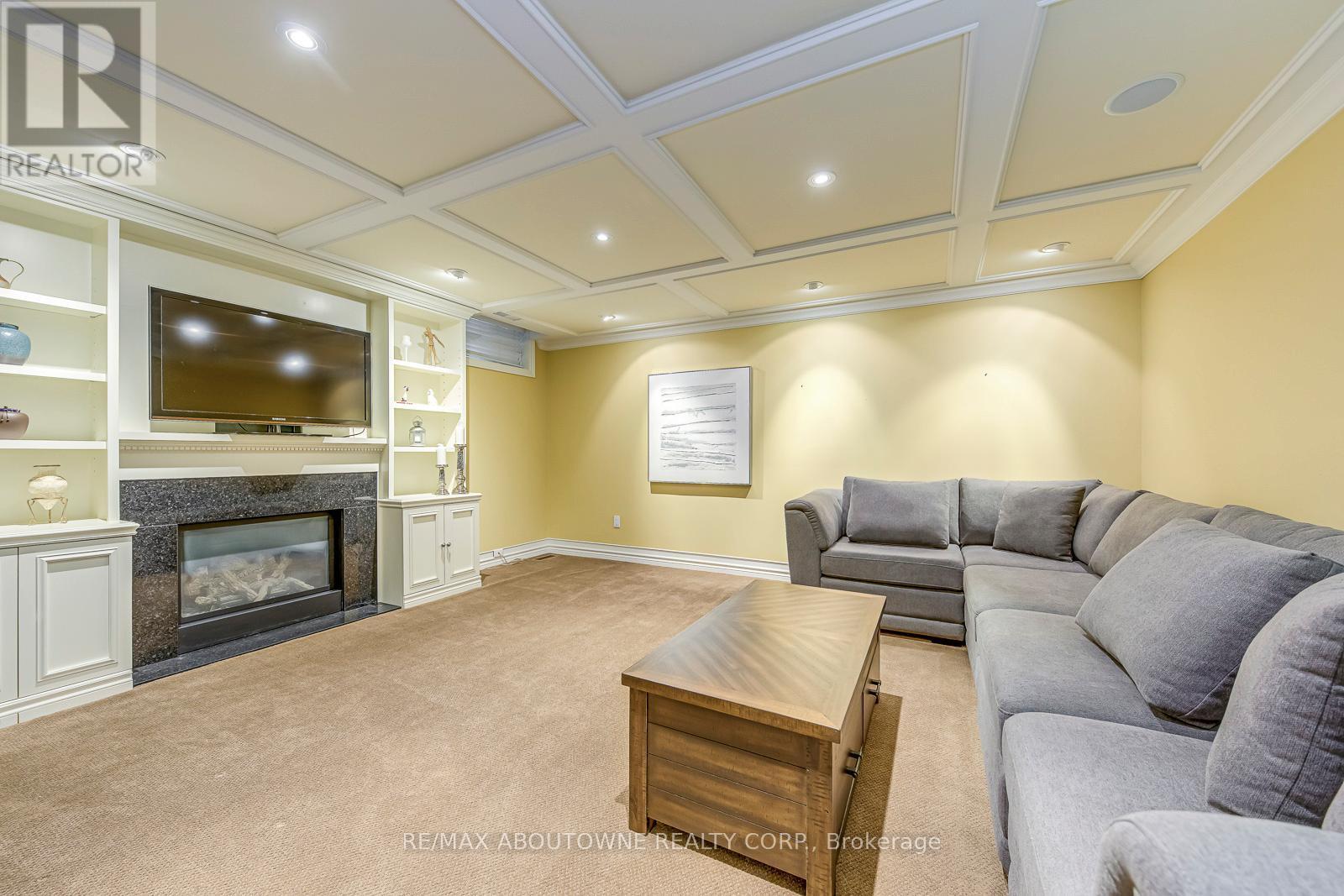 












2353 KWINTER ROAD

,
Oakville (WM Westmount),




Ontario
L6M0H3

