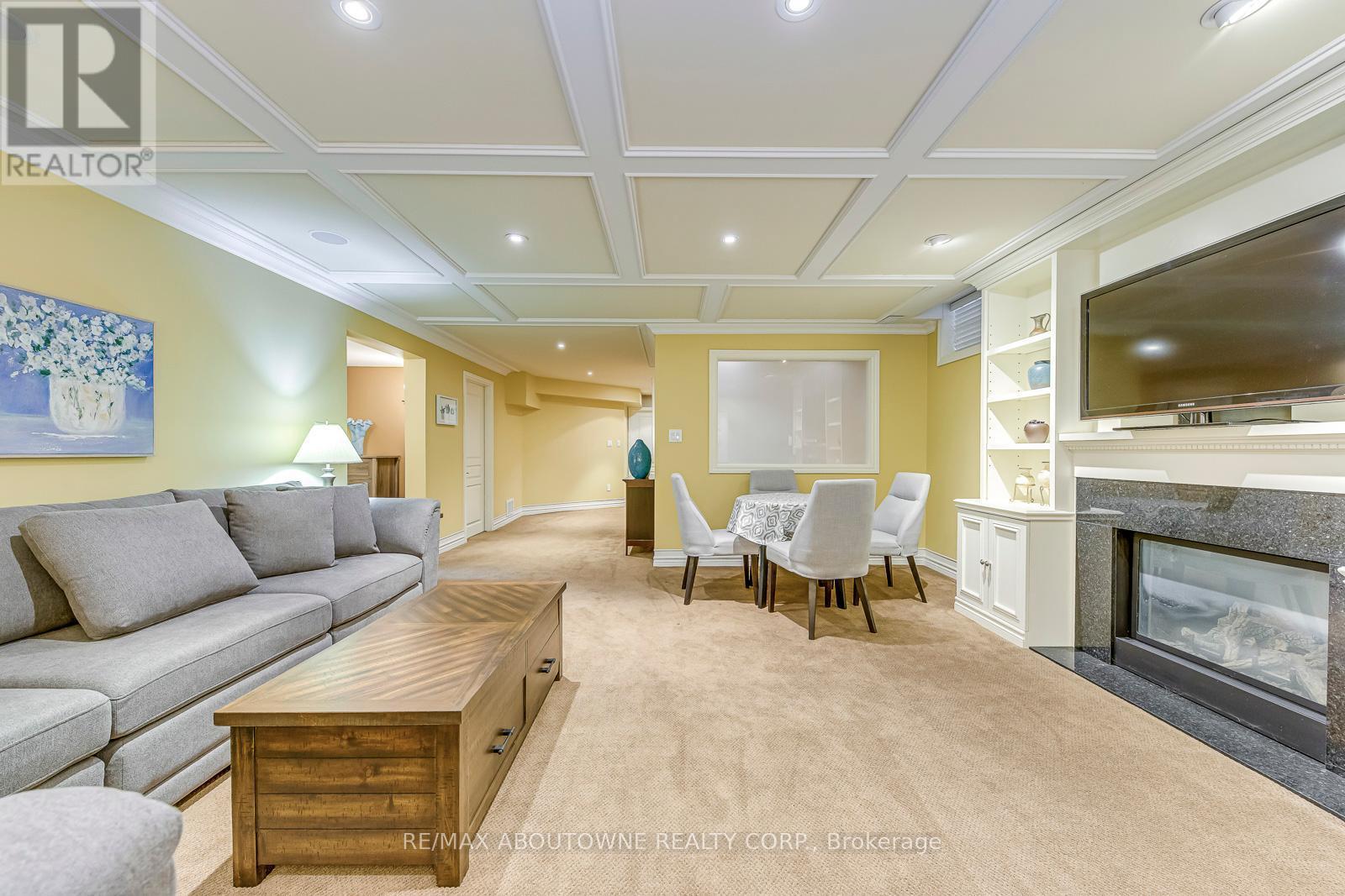 












2353 KWINTER ROAD

,
Oakville (WM Westmount),




Ontario
L6M0H3

