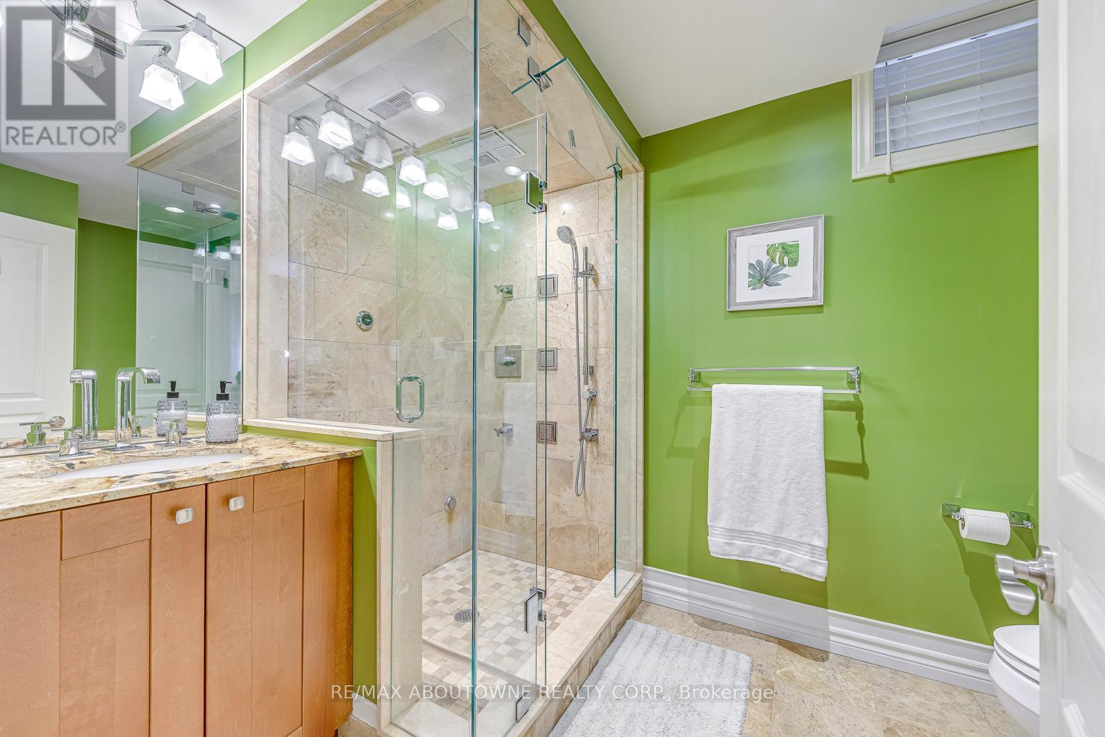 












2353 KWINTER ROAD

,
Oakville (WM Westmount),




Ontario
L6M0H3

