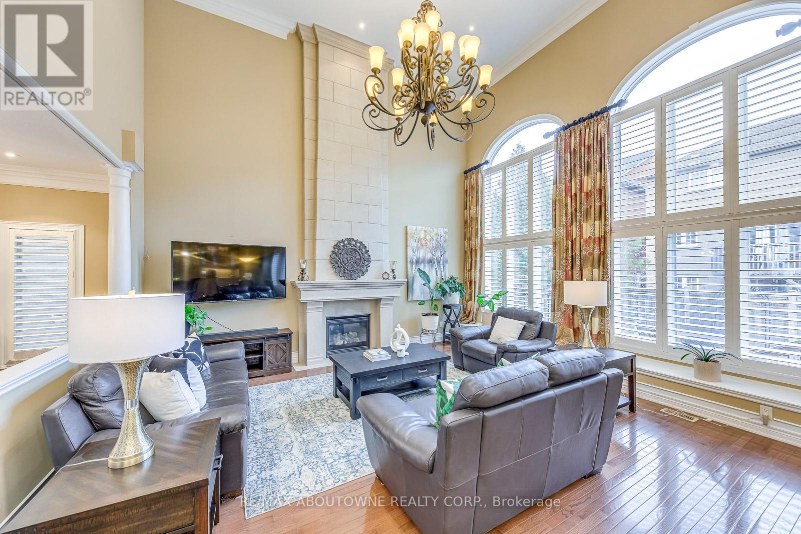 












2353 KWINTER ROAD

,
Oakville (WM Westmount),




Ontario
L6M0H3

