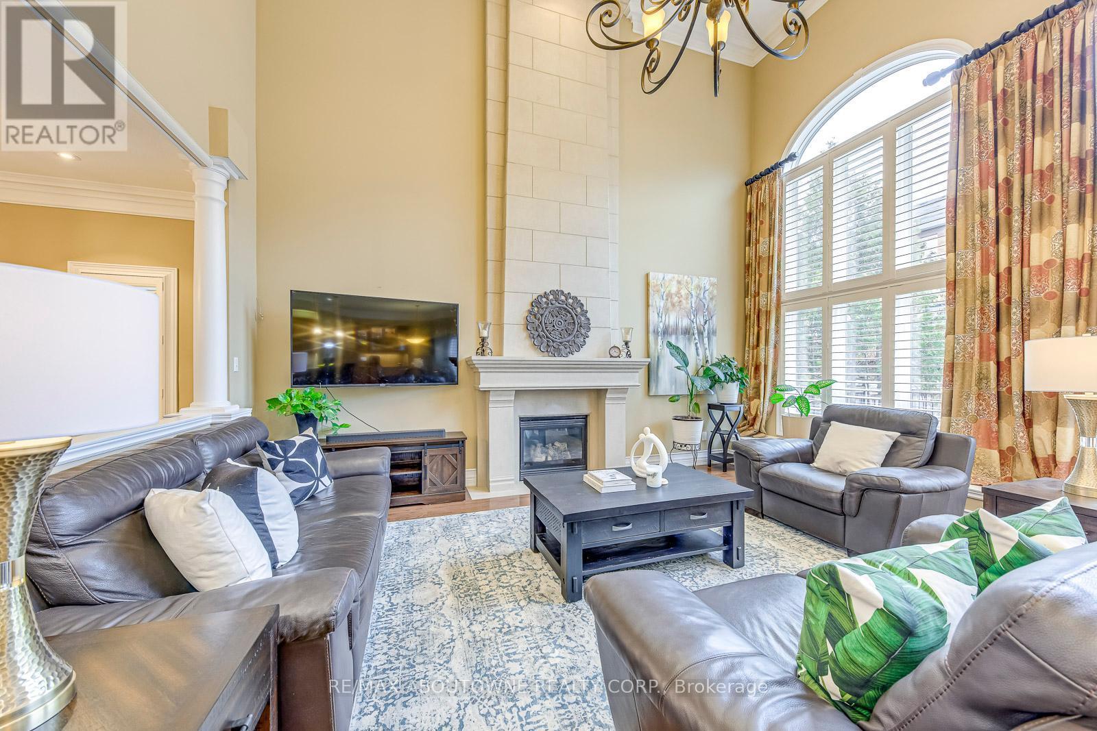 












2353 KWINTER ROAD

,
Oakville (WM Westmount),




Ontario
L6M0H3

