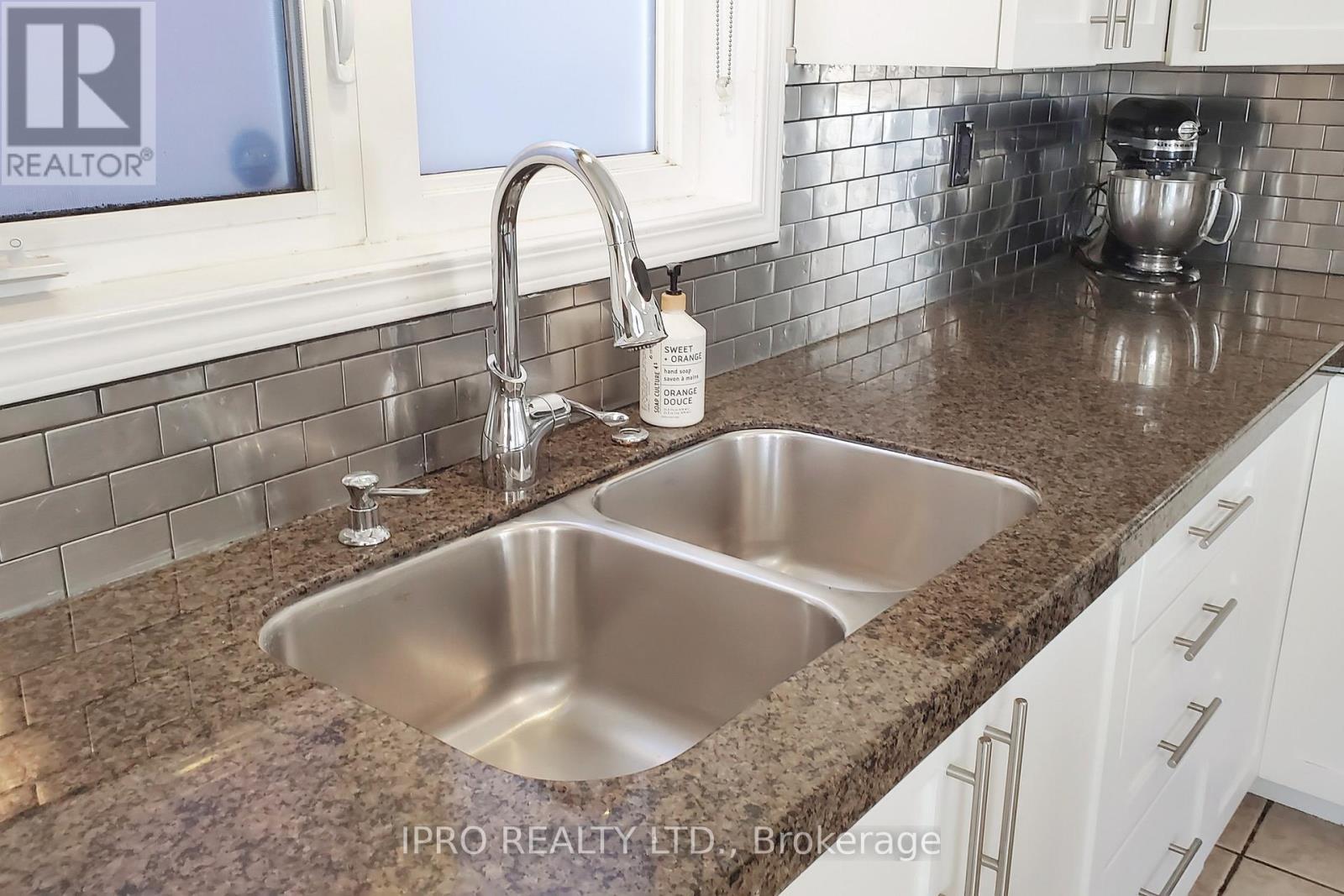 












730 BOLINGBROKE DRIVE

,
Milton (CO Coates),




Ontario
L9T6Z3

