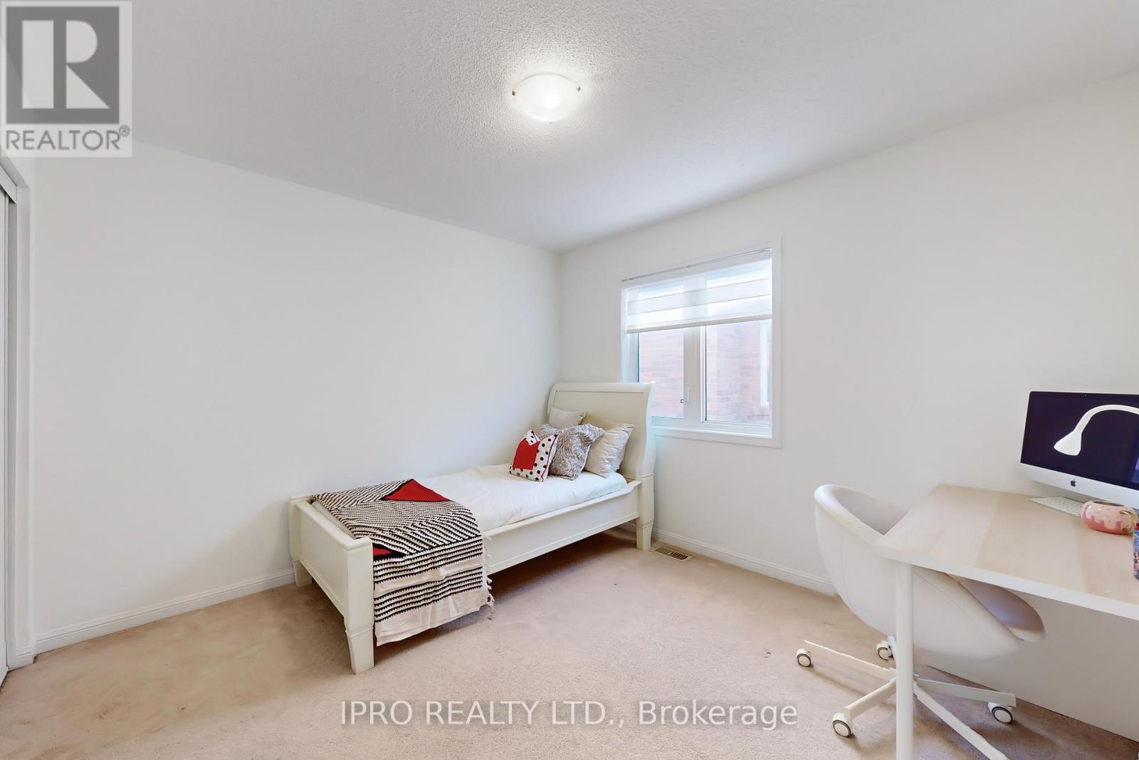 












730 BOLINGBROKE DRIVE

,
Milton (CO Coates),




Ontario
L9T6Z3

