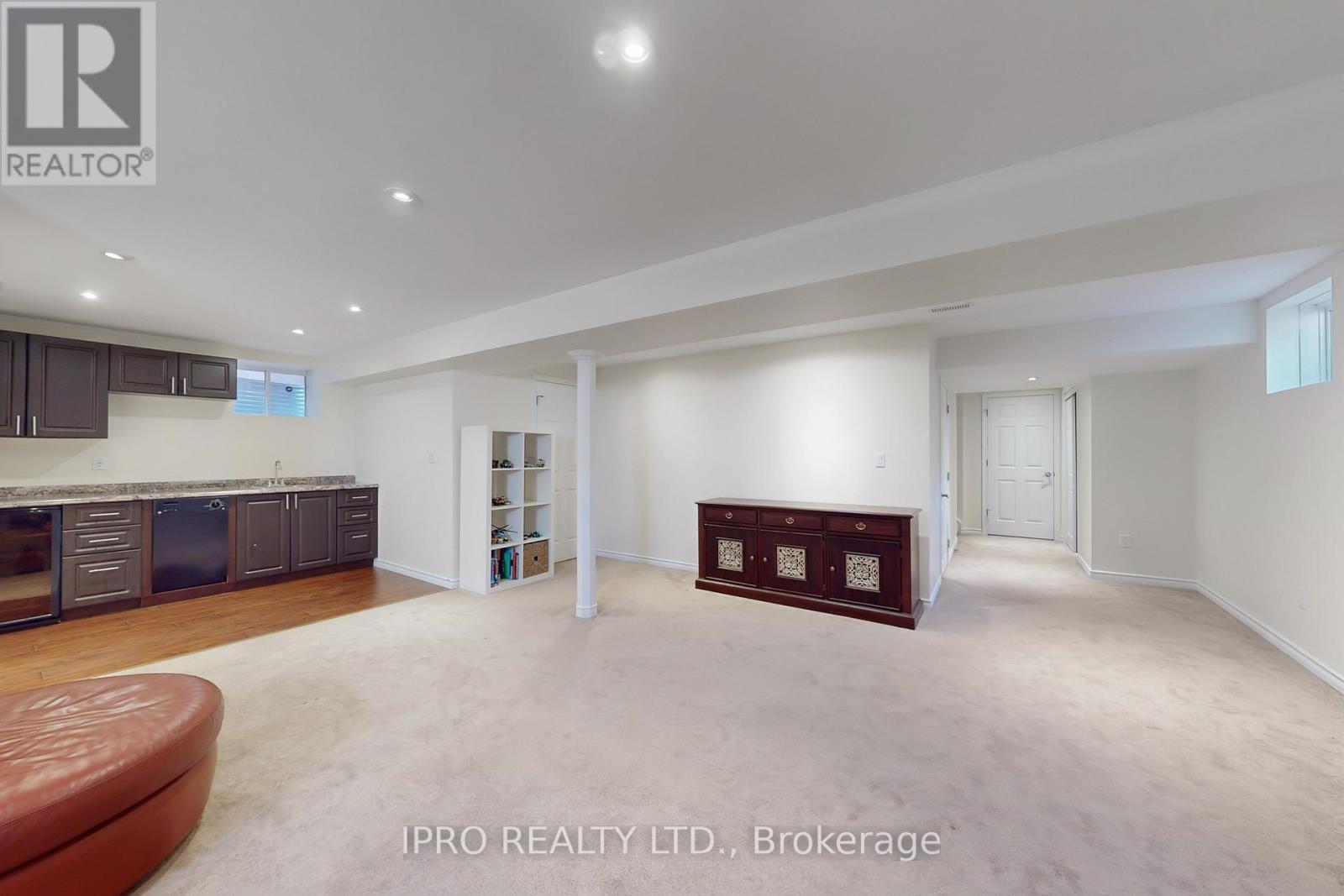 












730 BOLINGBROKE DRIVE

,
Milton (CO Coates),




Ontario
L9T6Z3


