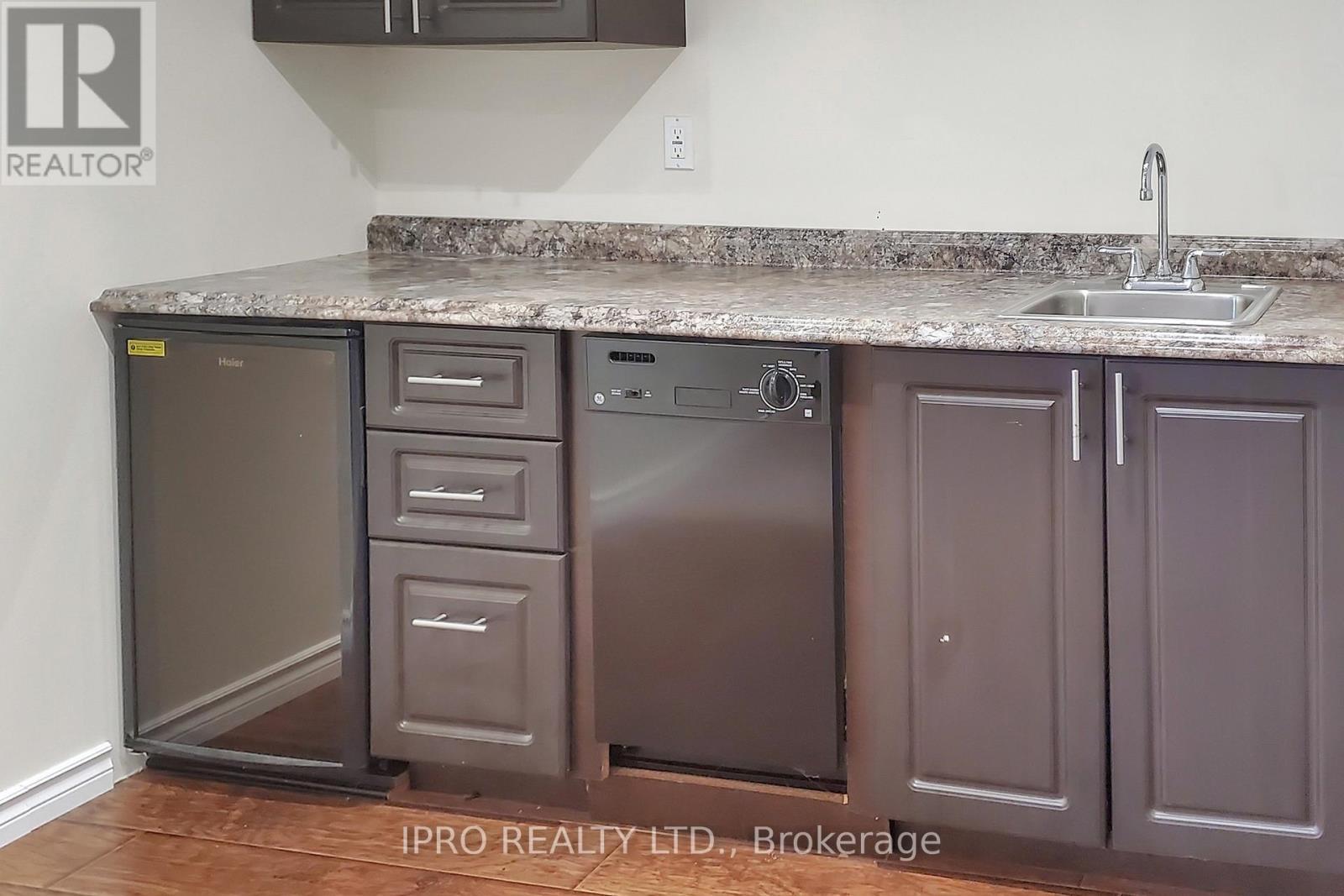 












730 BOLINGBROKE DRIVE

,
Milton (CO Coates),




Ontario
L9T6Z3

