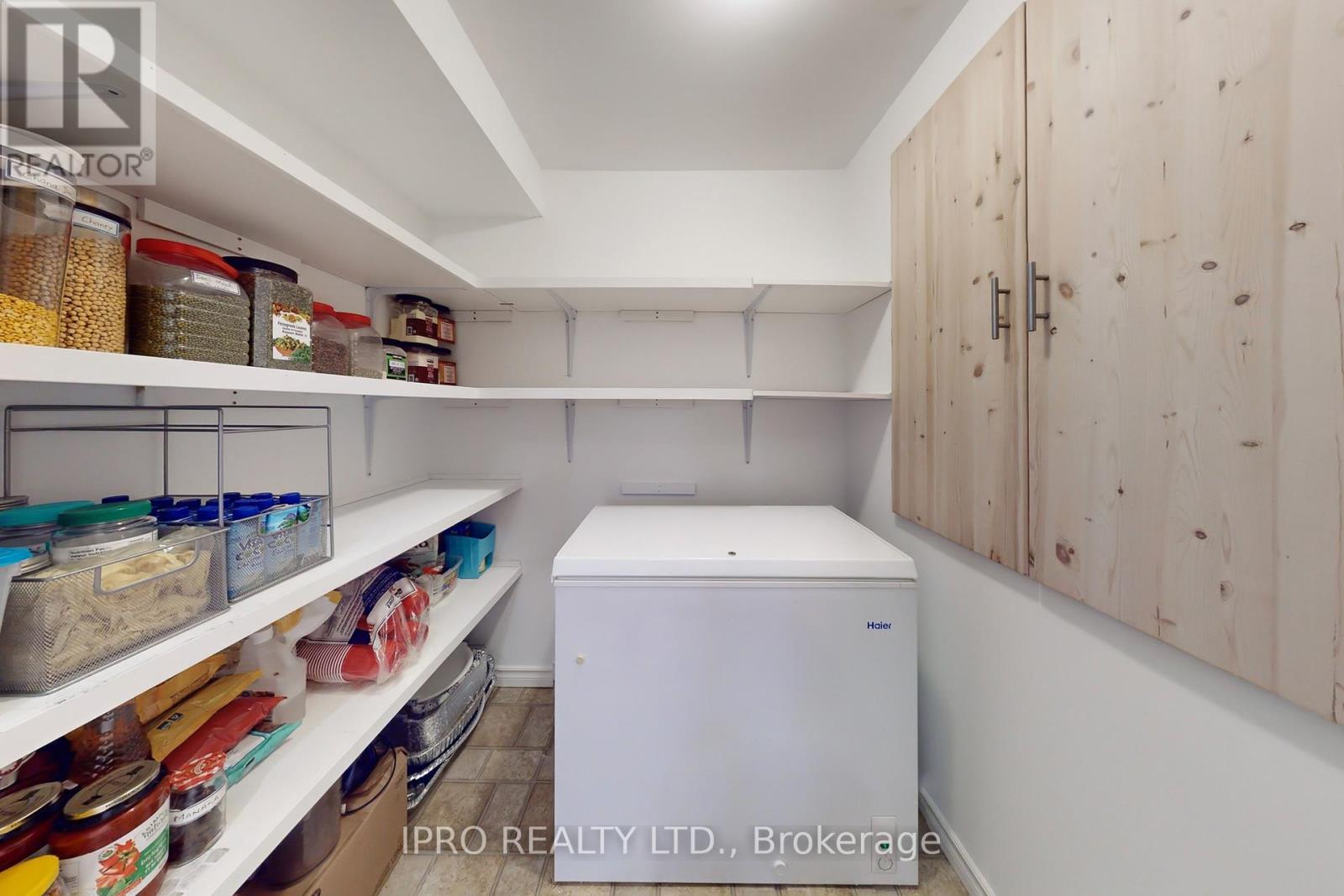 












730 BOLINGBROKE DRIVE

,
Milton (CO Coates),




Ontario
L9T6Z3

