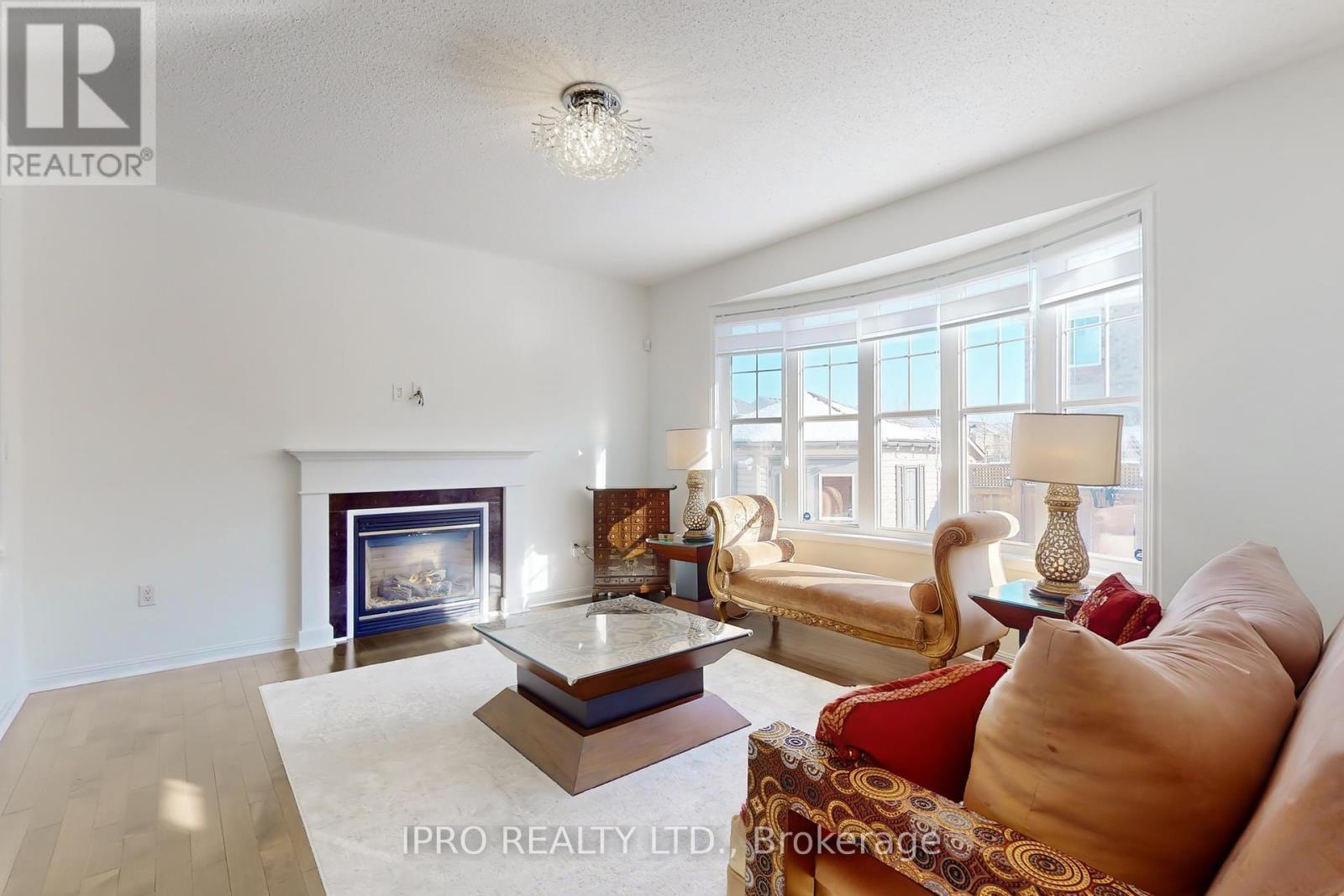 












730 BOLINGBROKE DRIVE

,
Milton (CO Coates),




Ontario
L9T6Z3

