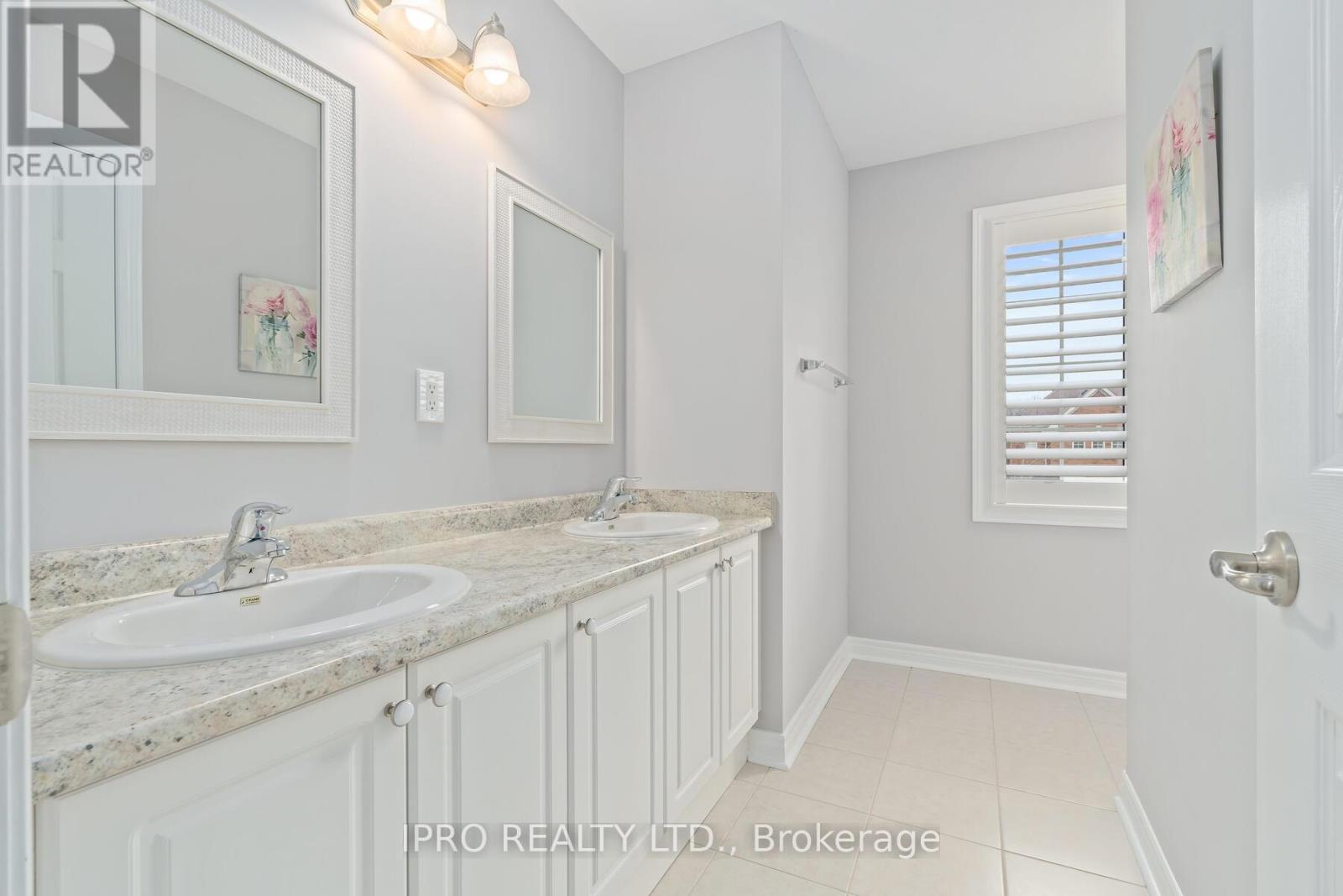 












30 WILDFLOWER LANE

,
Halton Hills (Georgetown),




Ontario
L7G0H5

