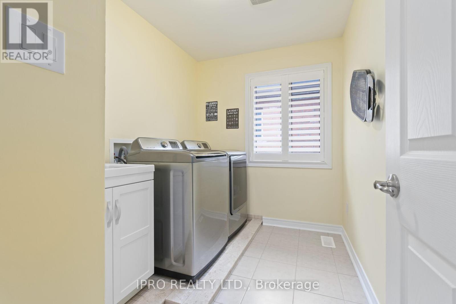 












30 WILDFLOWER LANE

,
Halton Hills (Georgetown),




Ontario
L7G0H5


