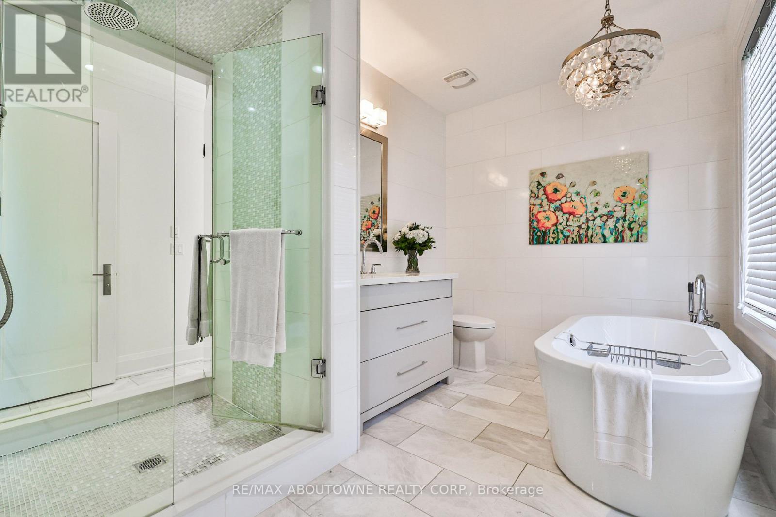 












283 JENNINGS CRESCENT

,
Oakville (BR Bronte),




Ontario
L6L1W3

