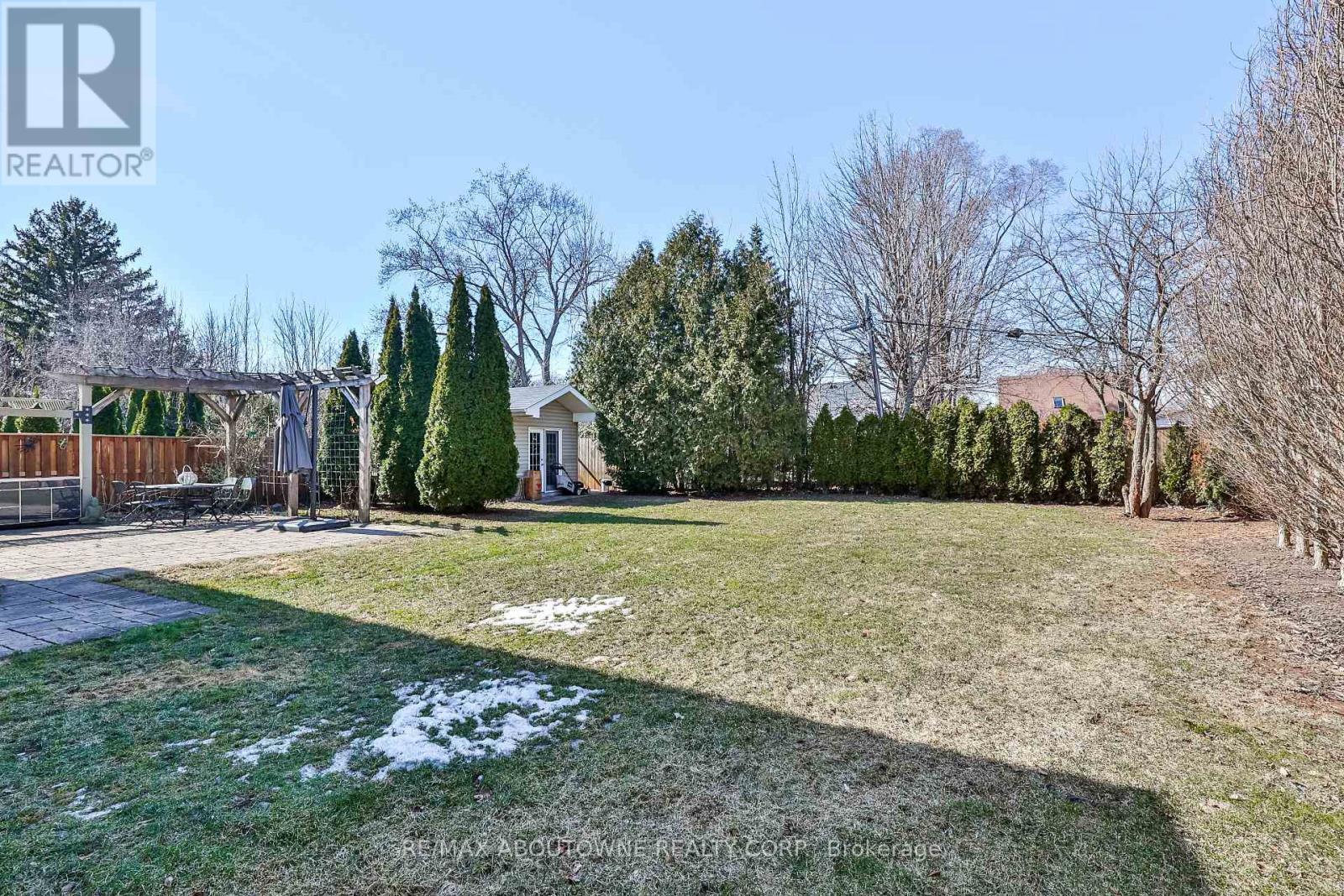 












283 JENNINGS CRESCENT

,
Oakville (BR Bronte),




Ontario
L6L1W3

