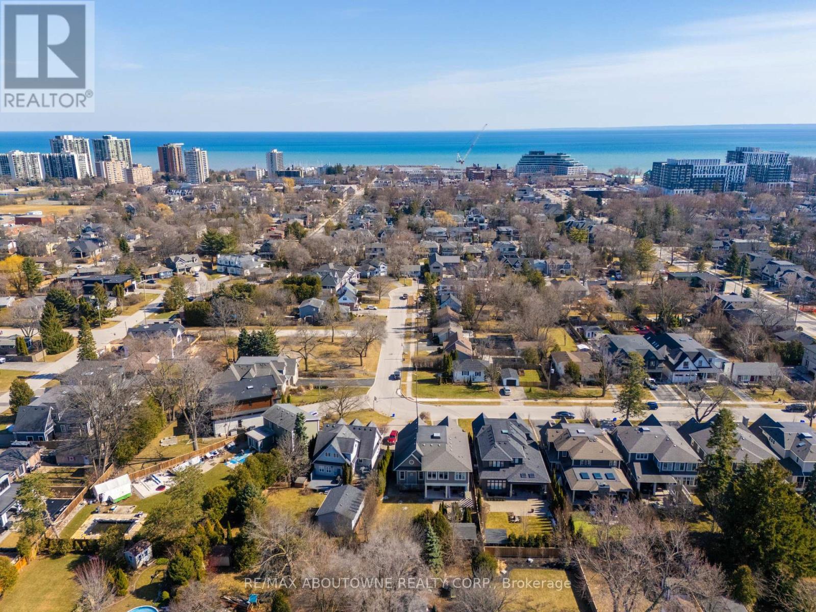 












283 JENNINGS CRESCENT

,
Oakville (BR Bronte),




Ontario
L6L1W3

