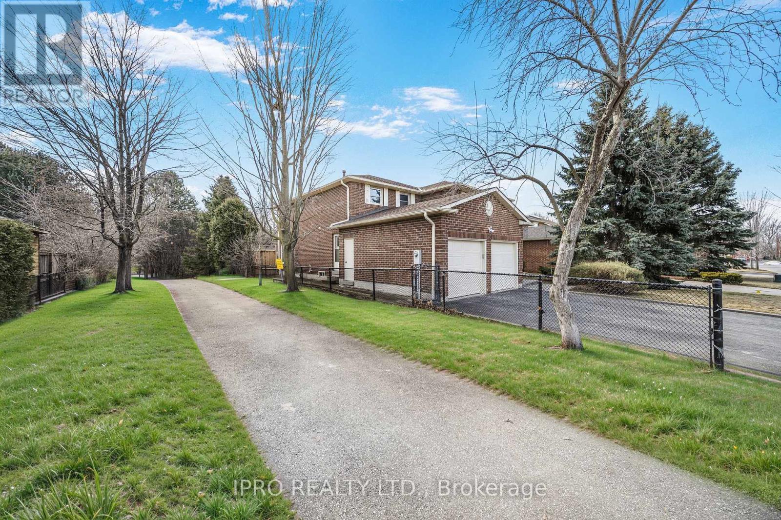 












124 BARR CRESCENT

,
Brampton (Heart Lake East),




Ontario
L6Z3C8

