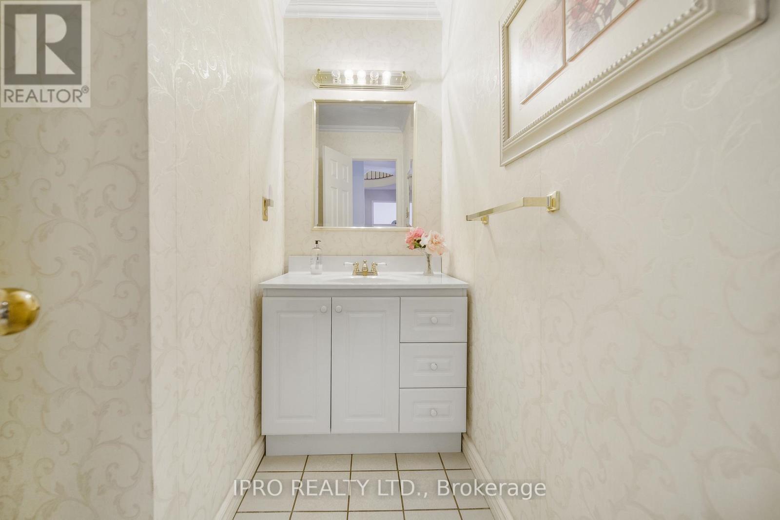 












124 BARR CRESCENT

,
Brampton (Heart Lake East),




Ontario
L6Z3C8

