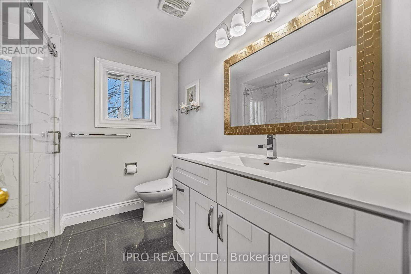 












124 BARR CRESCENT

,
Brampton (Heart Lake East),




Ontario
L6Z3C8

