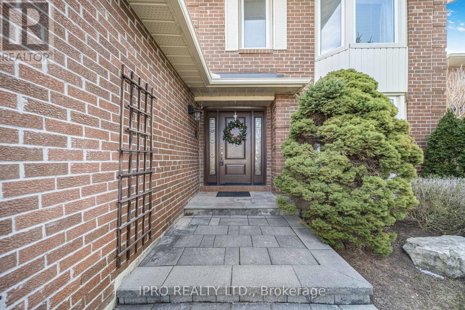 












124 BARR CRESCENT

,
Brampton (Heart Lake East),




Ontario
L6Z3C8


