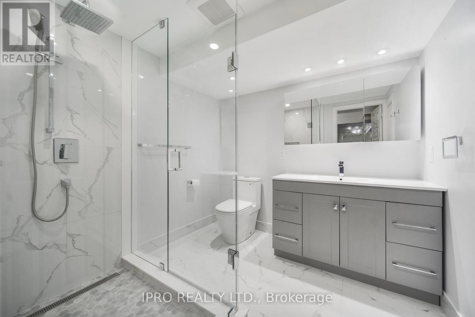 












124 BARR CRESCENT

,
Brampton (Heart Lake East),




Ontario
L6Z3C8

