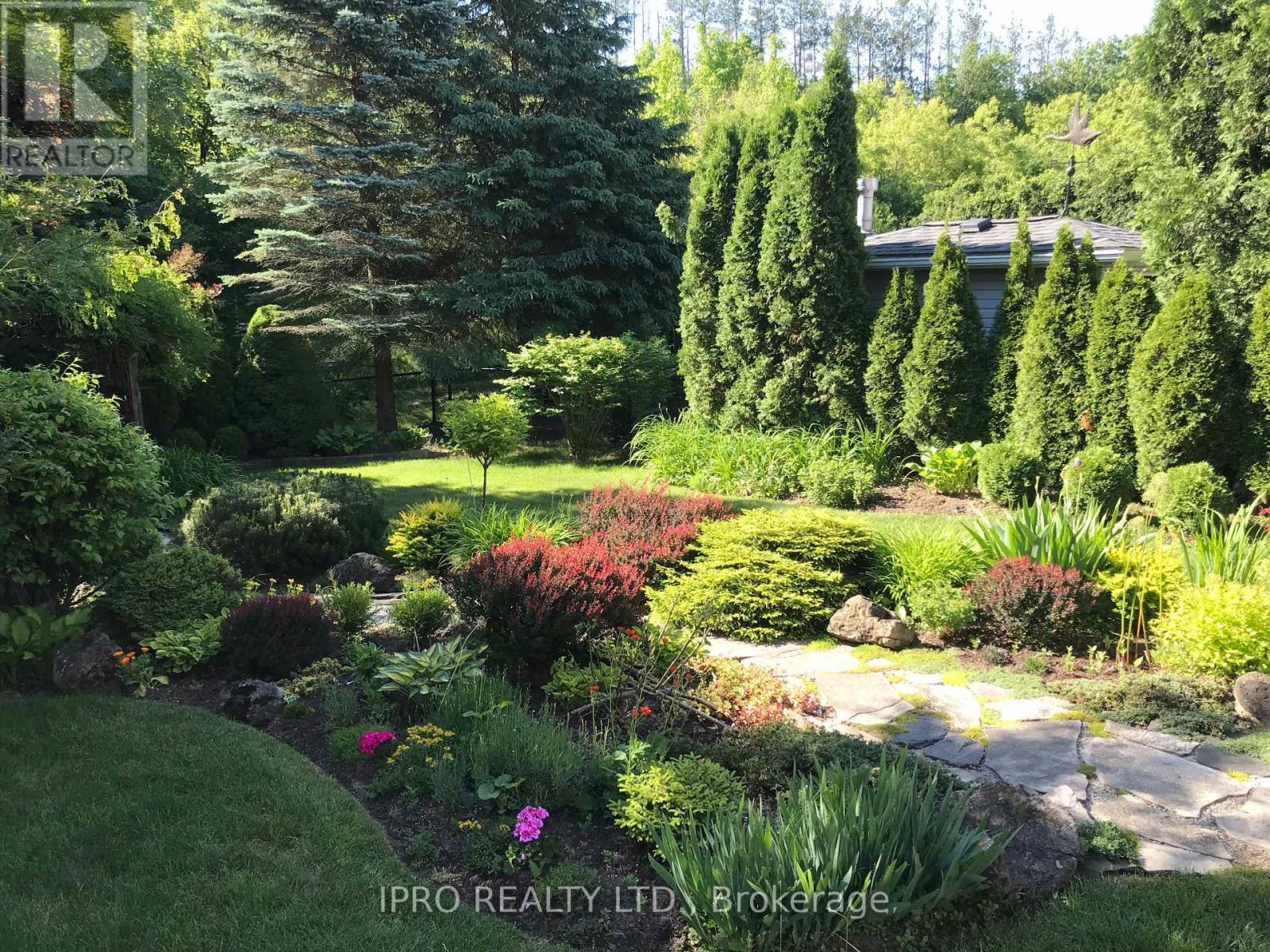 












124 BARR CRESCENT

,
Brampton (Heart Lake East),




Ontario
L6Z3C8

