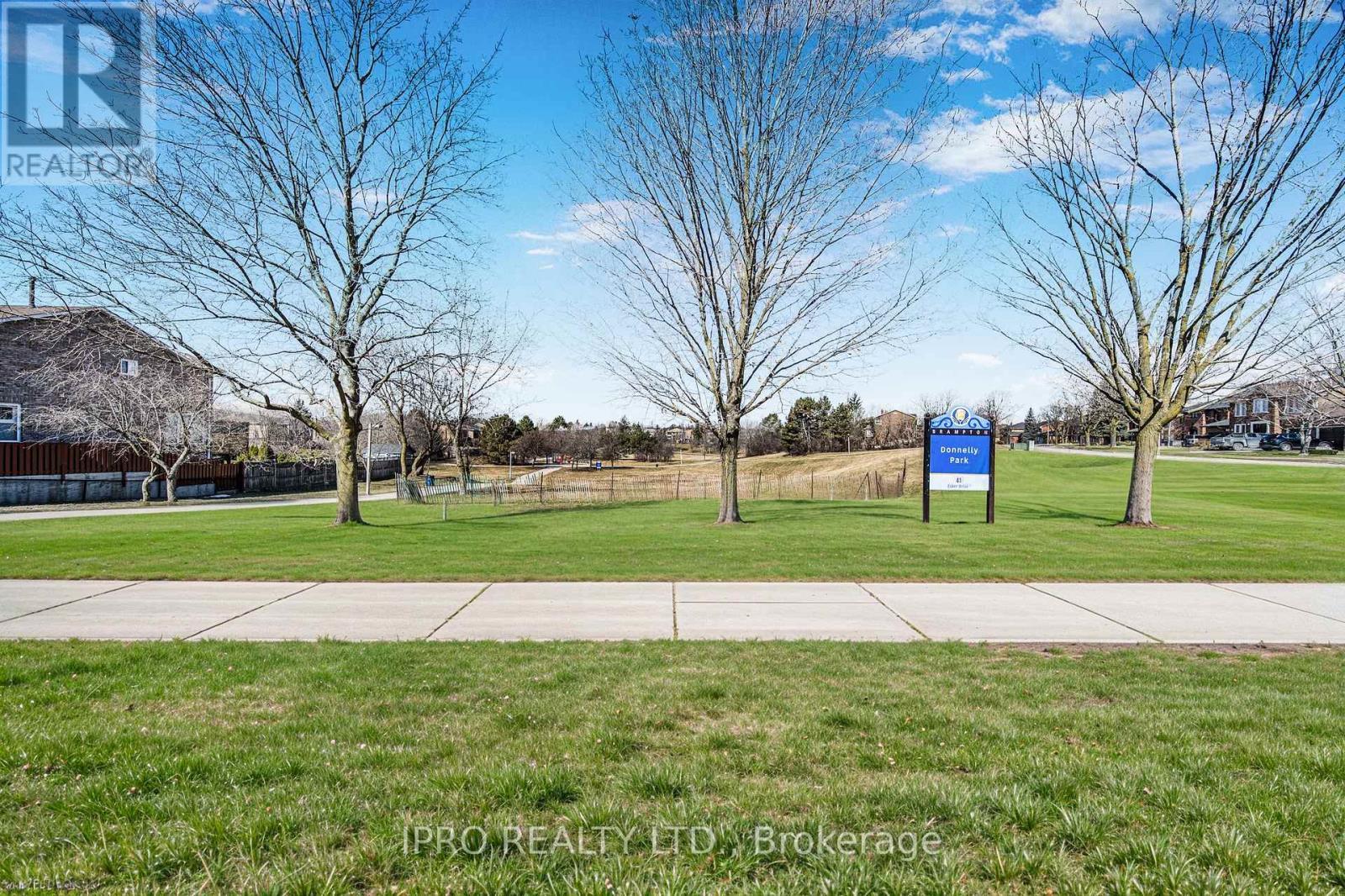 












124 BARR CRESCENT

,
Brampton (Heart Lake East),




Ontario
L6Z3C8

