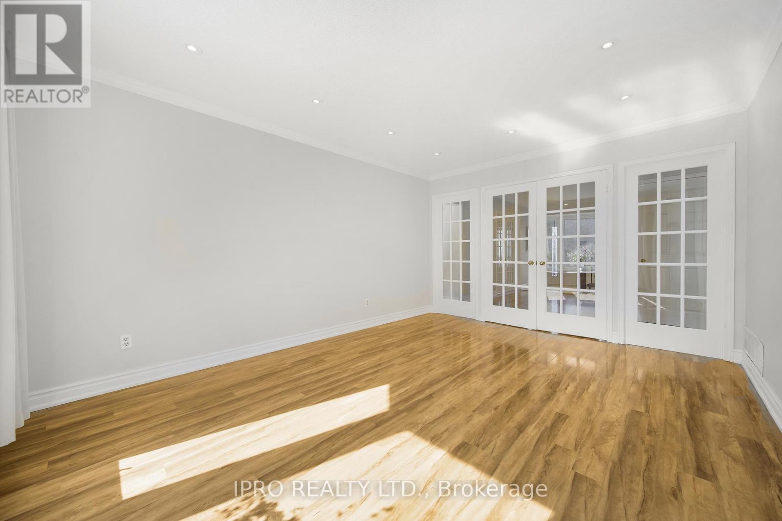 












124 BARR CRESCENT

,
Brampton (Heart Lake East),




Ontario
L6Z3C8

