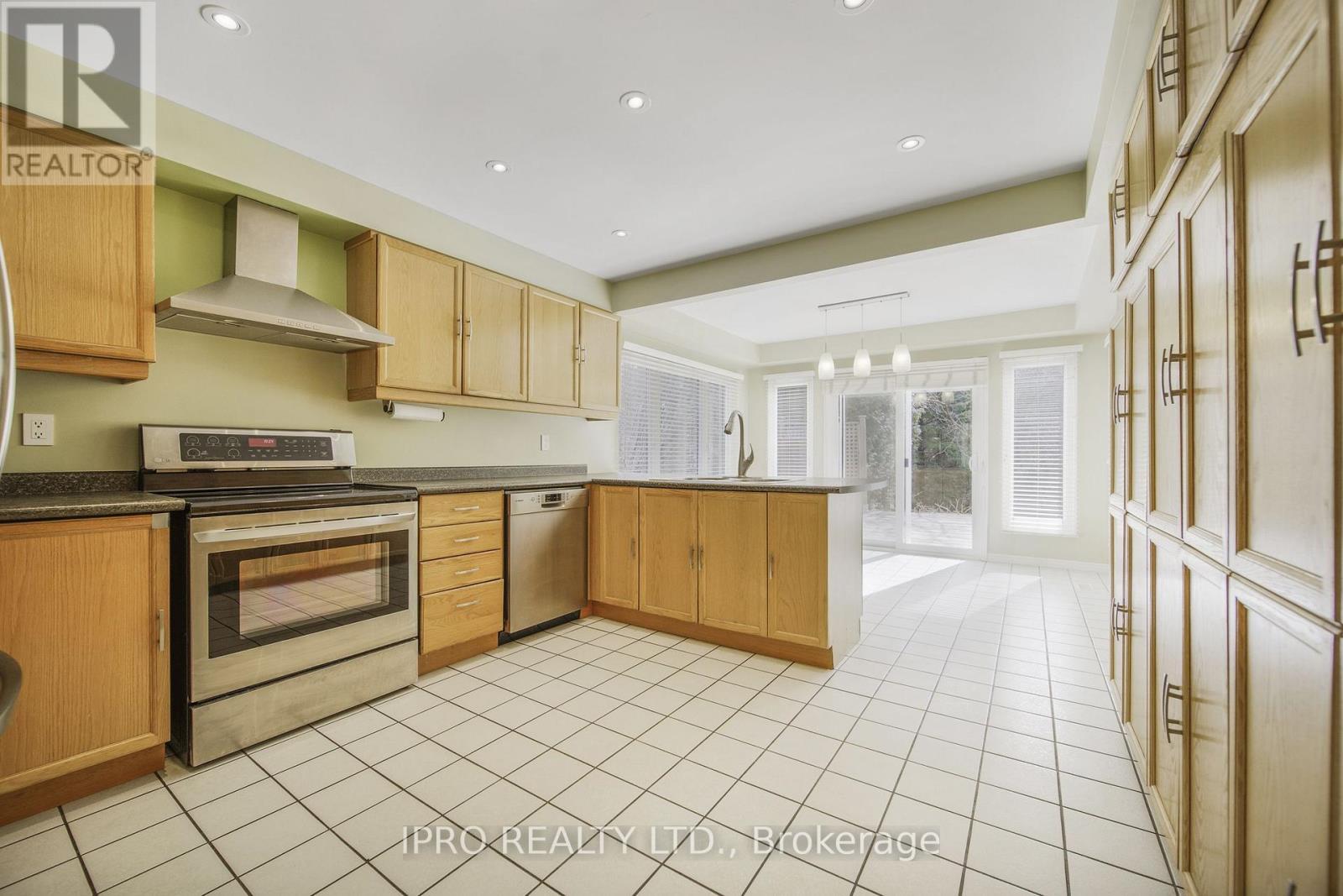 












124 BARR CRESCENT

,
Brampton (Heart Lake East),




Ontario
L6Z3C8

