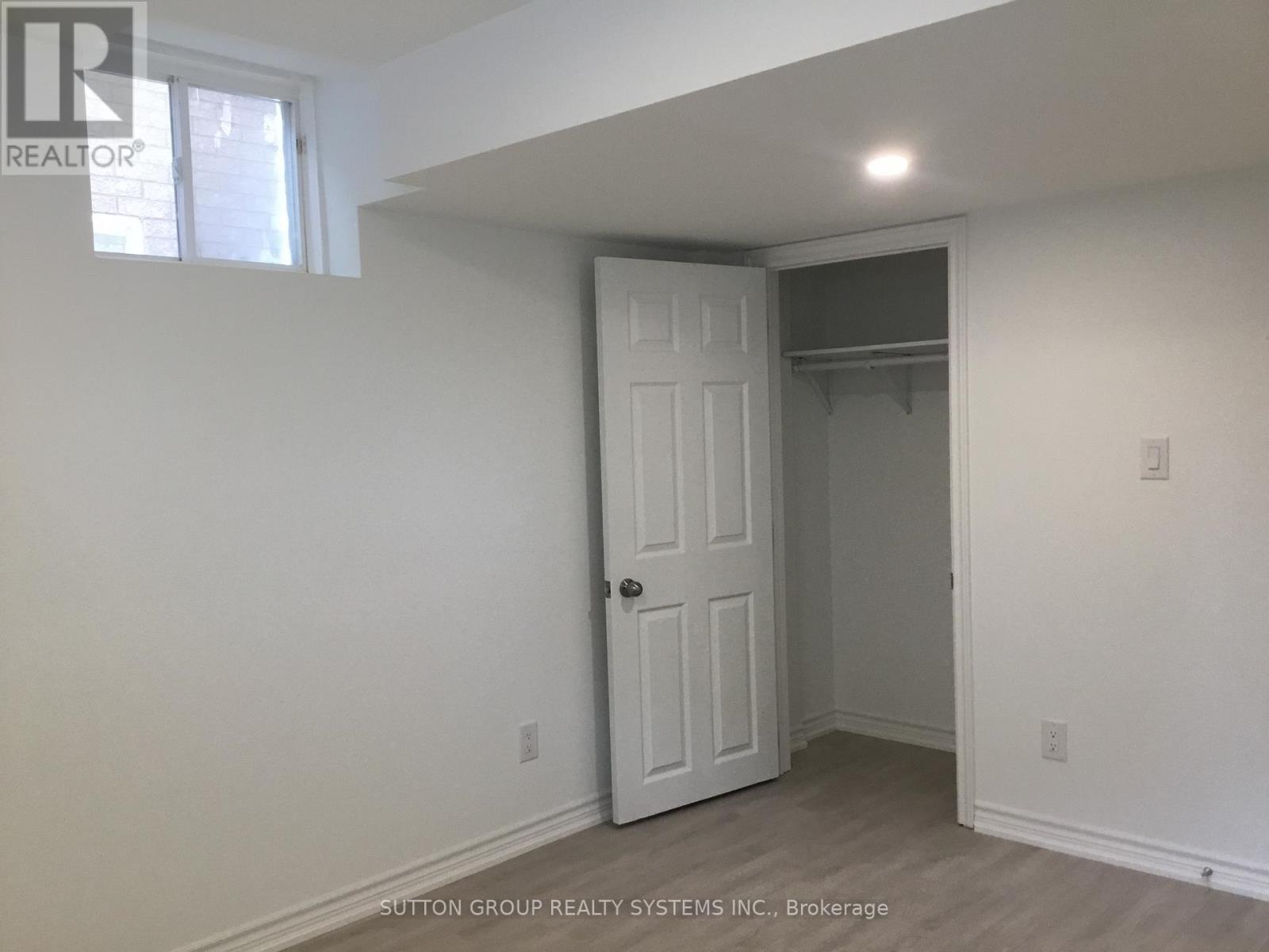 












4680 WEBB STREET

,
Burlington (Alton),




Ontario
L7M0K6

