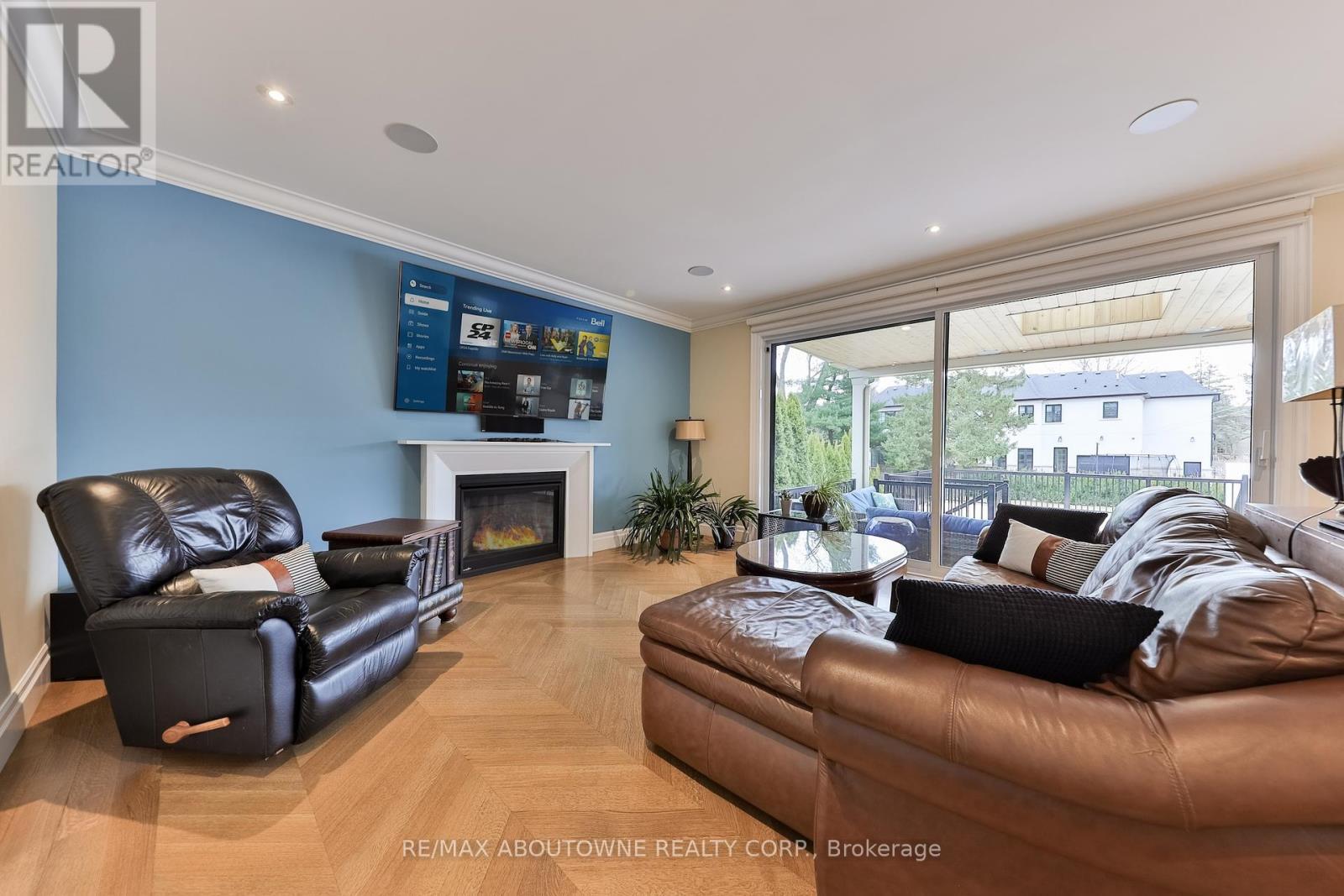 












240 PINE COVE ROAD

,
Burlington (Roseland),




Ontario
L7N1W2

