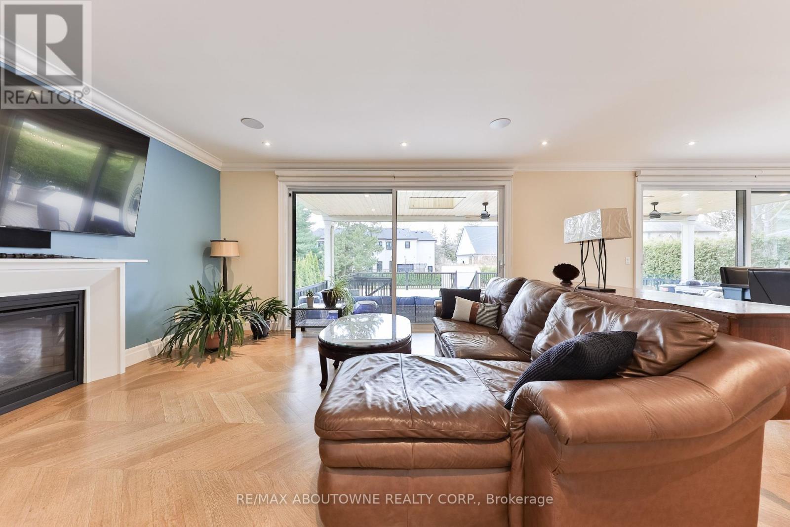 












240 PINE COVE ROAD

,
Burlington (Roseland),




Ontario
L7N1W2

