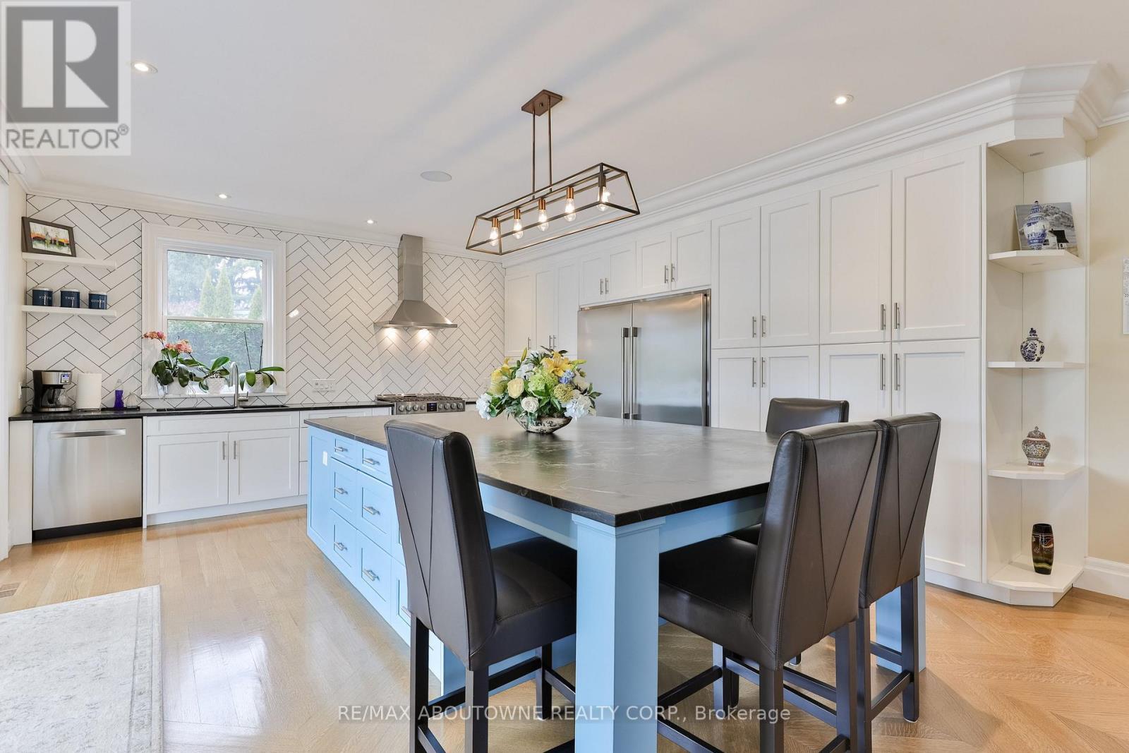 












240 PINE COVE ROAD

,
Burlington (Roseland),




Ontario
L7N1W2

