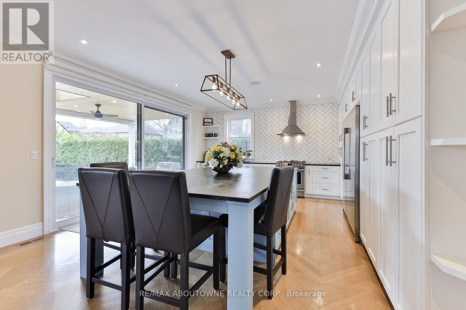 












240 PINE COVE ROAD

,
Burlington (Roseland),




Ontario
L7N1W2

