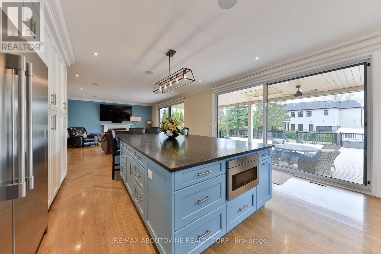 












240 PINE COVE ROAD

,
Burlington (Roseland),




Ontario
L7N1W2

