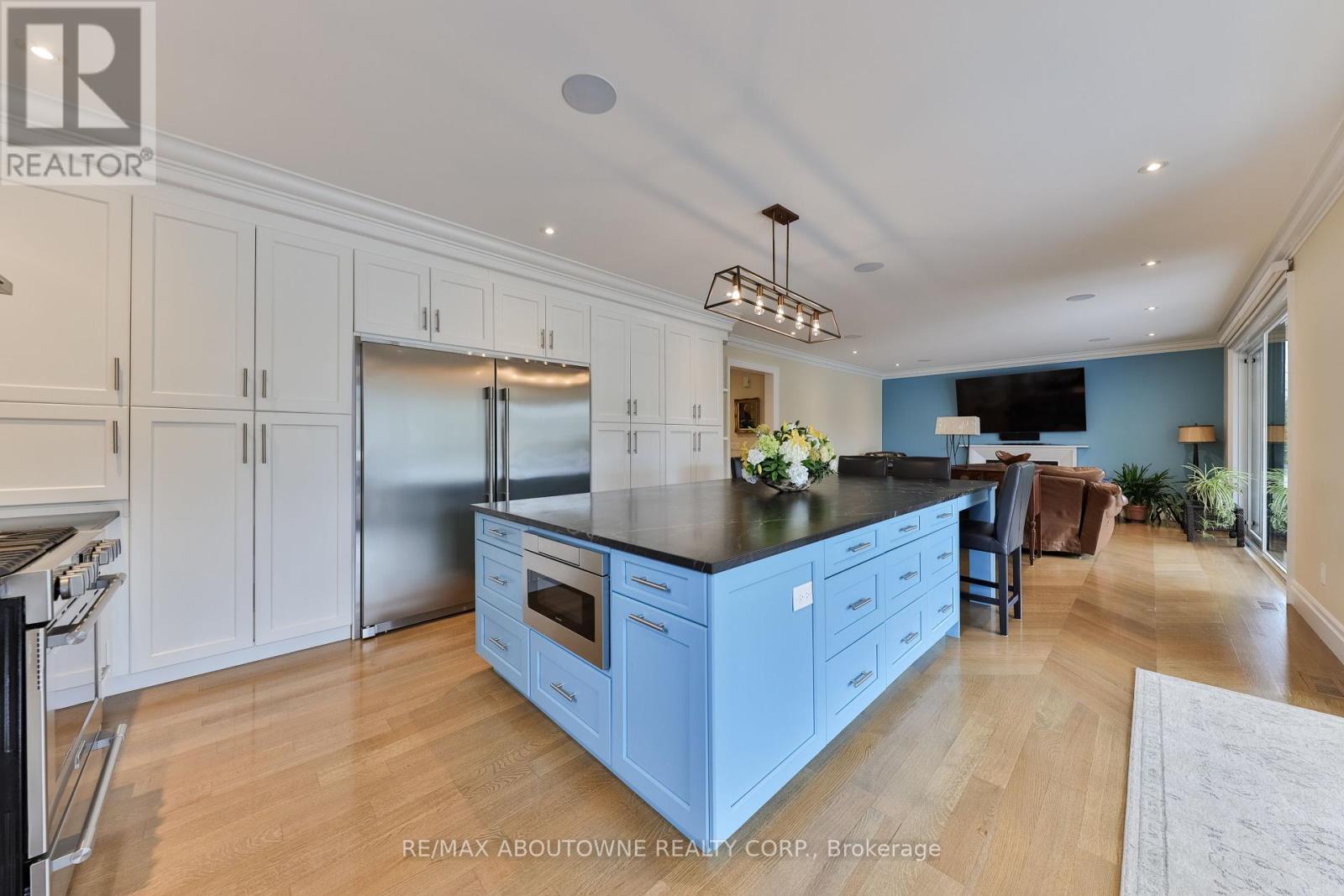












240 PINE COVE ROAD

,
Burlington (Roseland),




Ontario
L7N1W2

