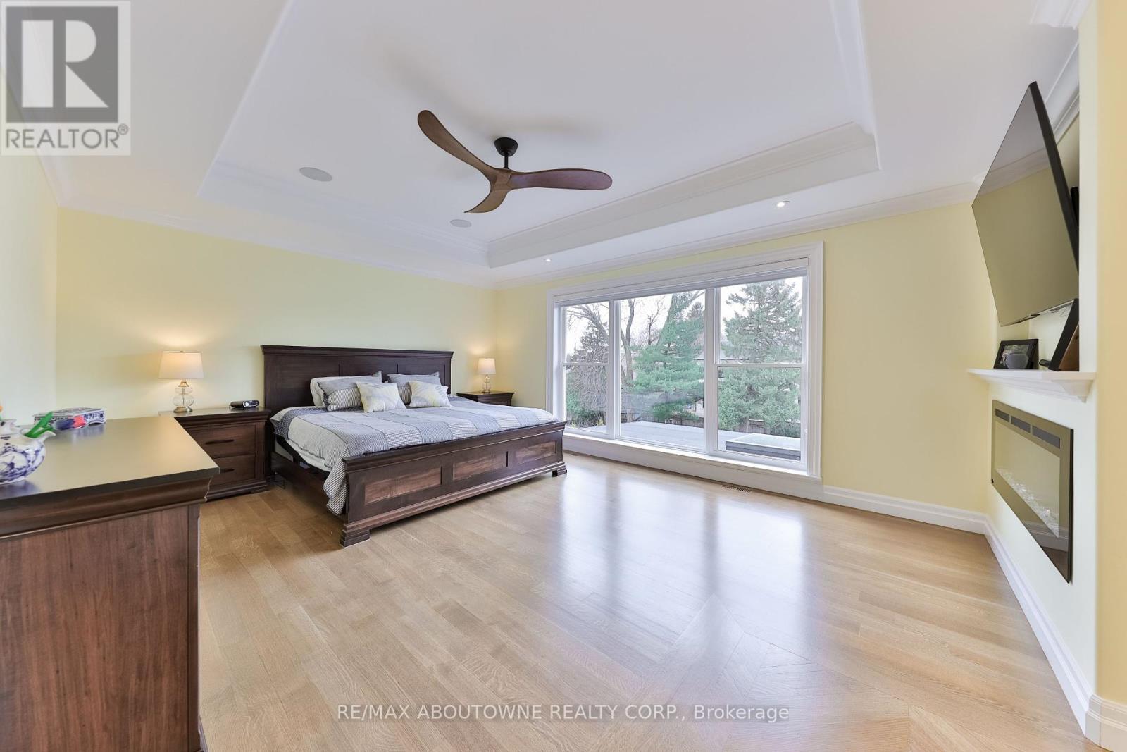 












240 PINE COVE ROAD

,
Burlington (Roseland),




Ontario
L7N1W2


