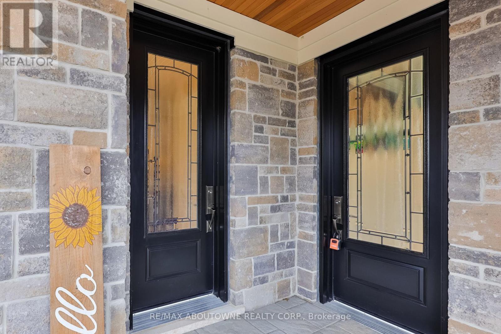 












240 PINE COVE ROAD

,
Burlington (Roseland),




Ontario
L7N1W2

