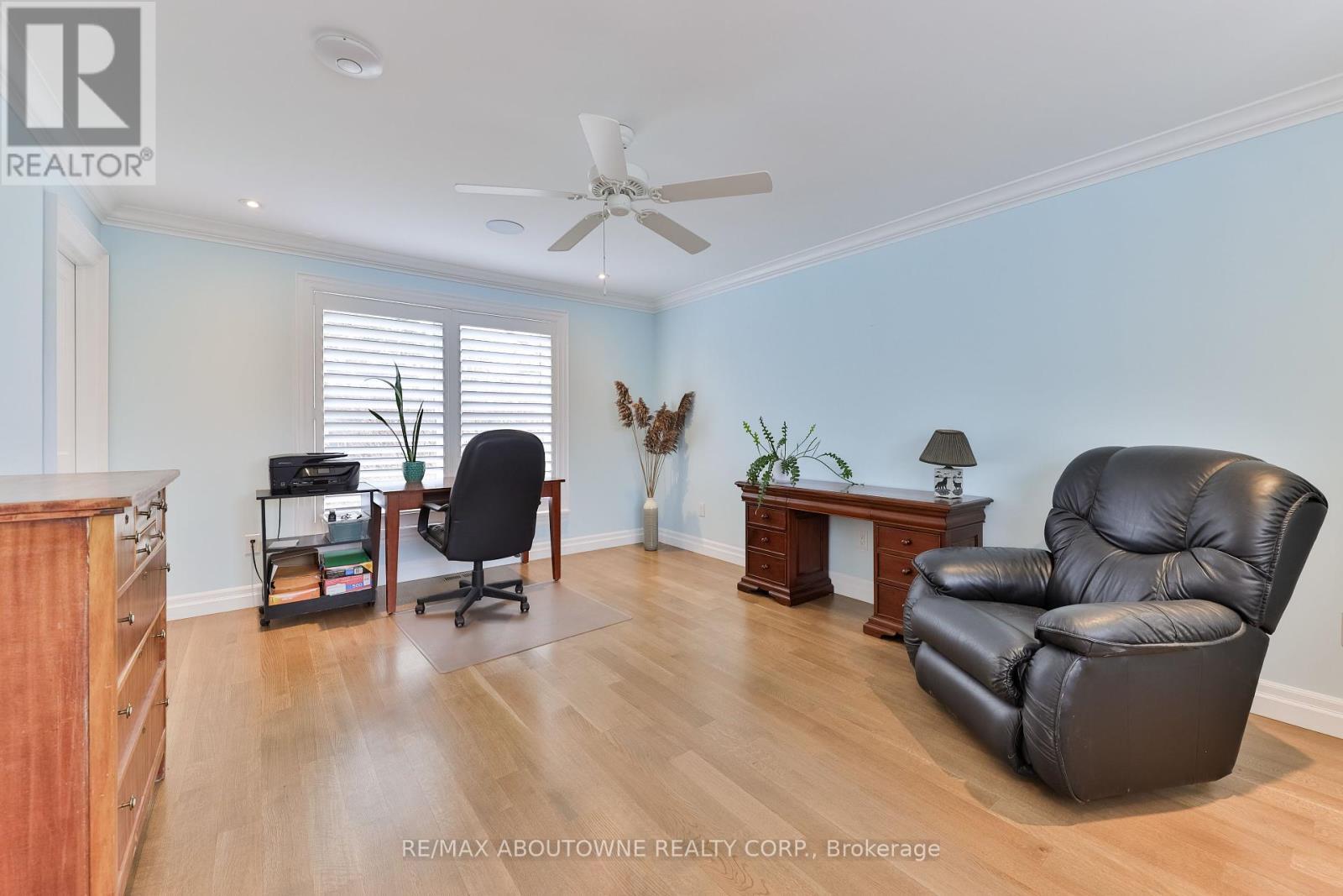 












240 PINE COVE ROAD

,
Burlington (Roseland),




Ontario
L7N1W2

