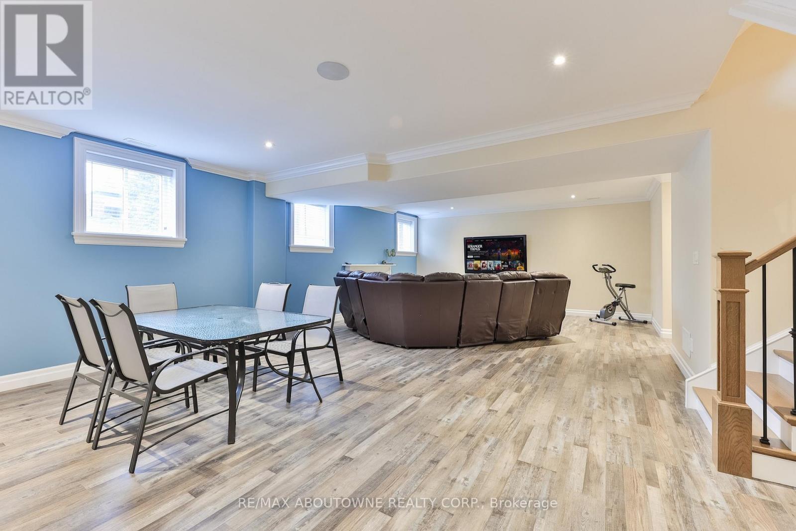 












240 PINE COVE ROAD

,
Burlington (Roseland),




Ontario
L7N1W2

