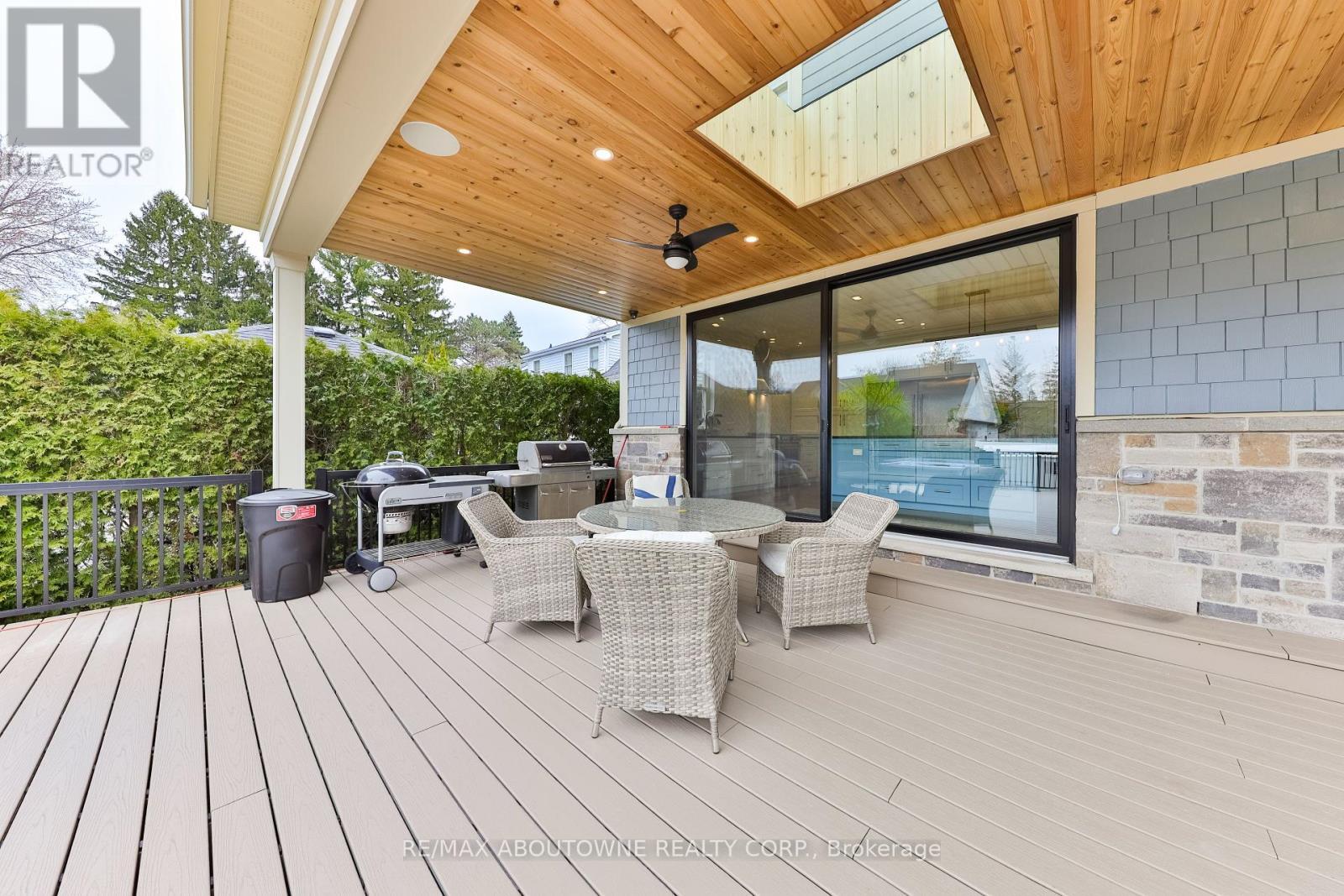 












240 PINE COVE ROAD

,
Burlington (Roseland),




Ontario
L7N1W2

