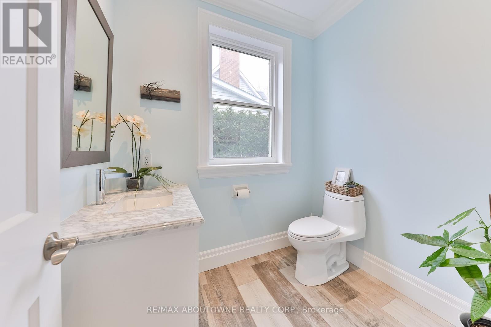 












240 PINE COVE ROAD

,
Burlington (Roseland),




Ontario
L7N1W2

