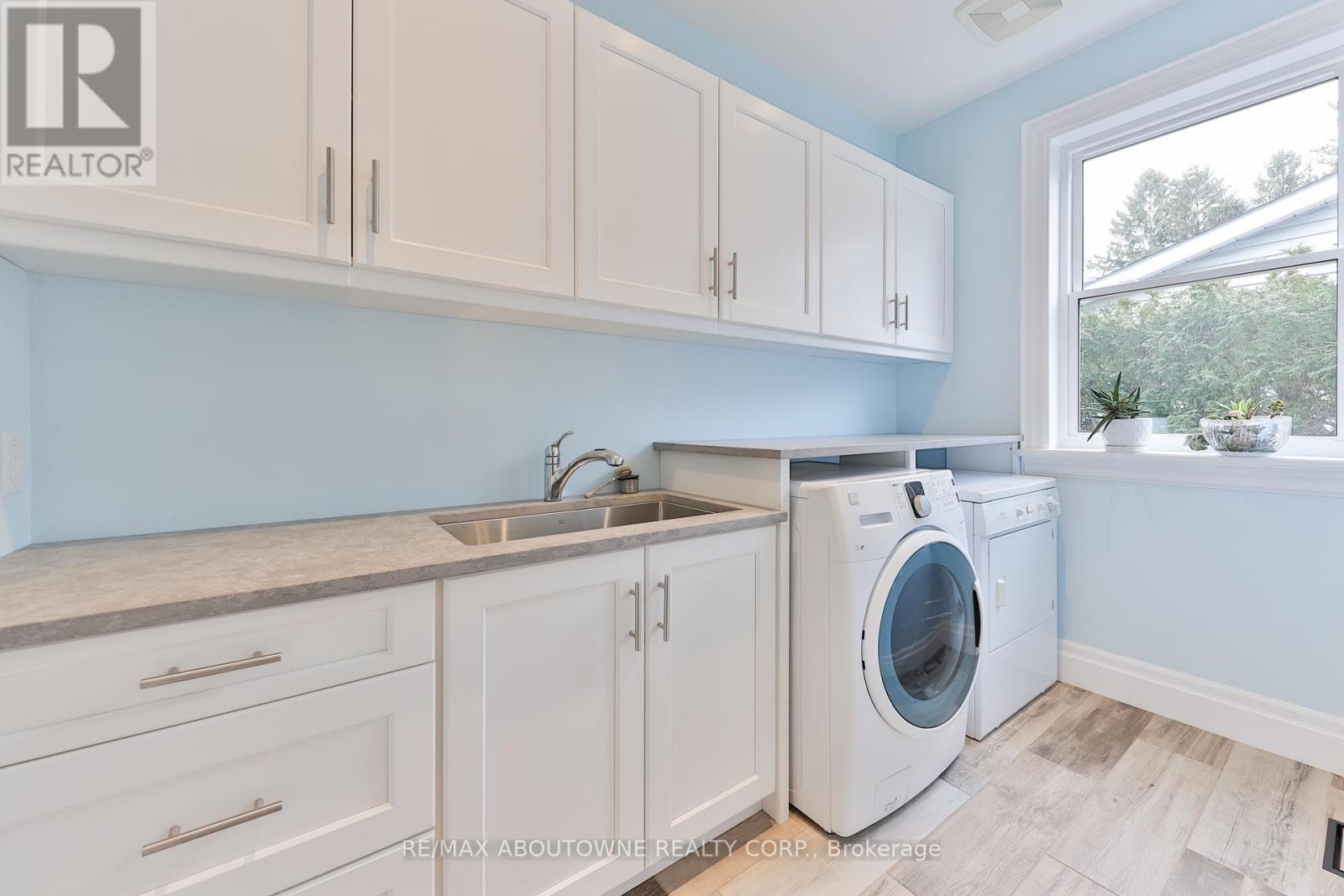 












240 PINE COVE ROAD

,
Burlington (Roseland),




Ontario
L7N1W2

