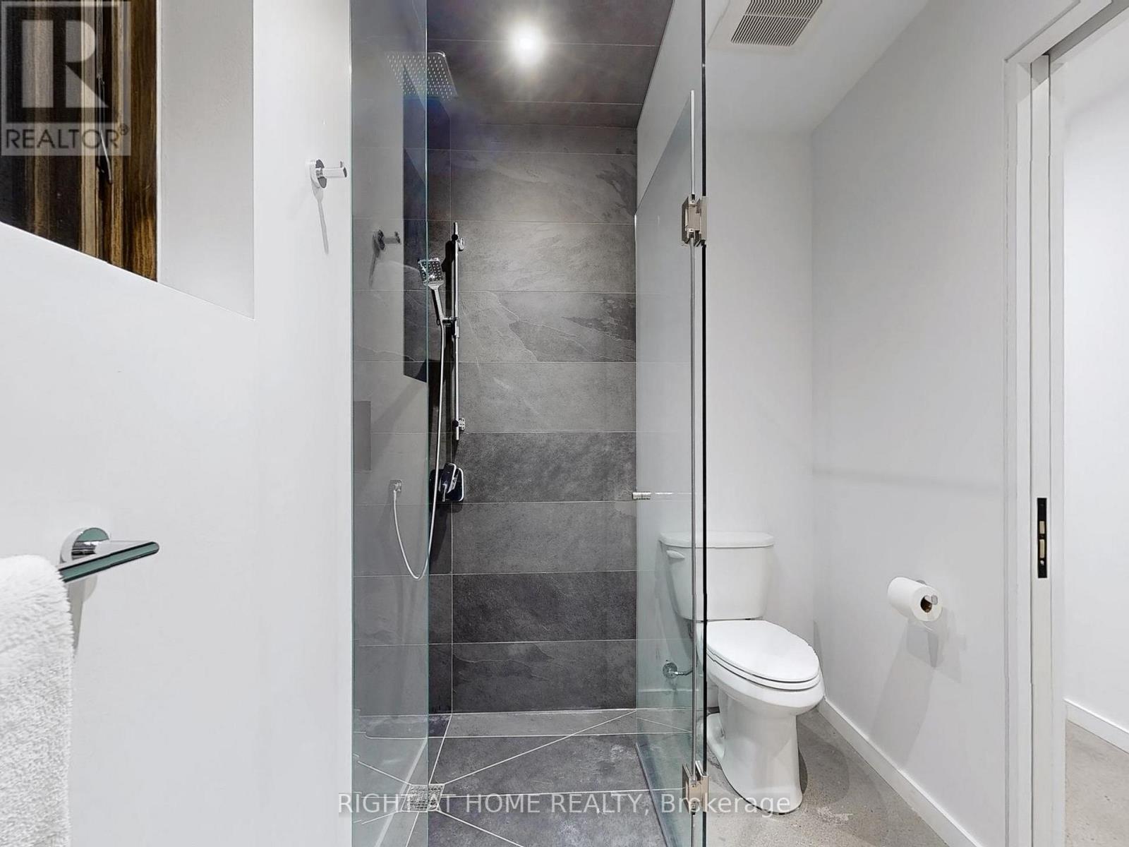 












15 DURIE STREET E

,
Toronto (High Park-Swansea),




Ontario
M6S3E5

