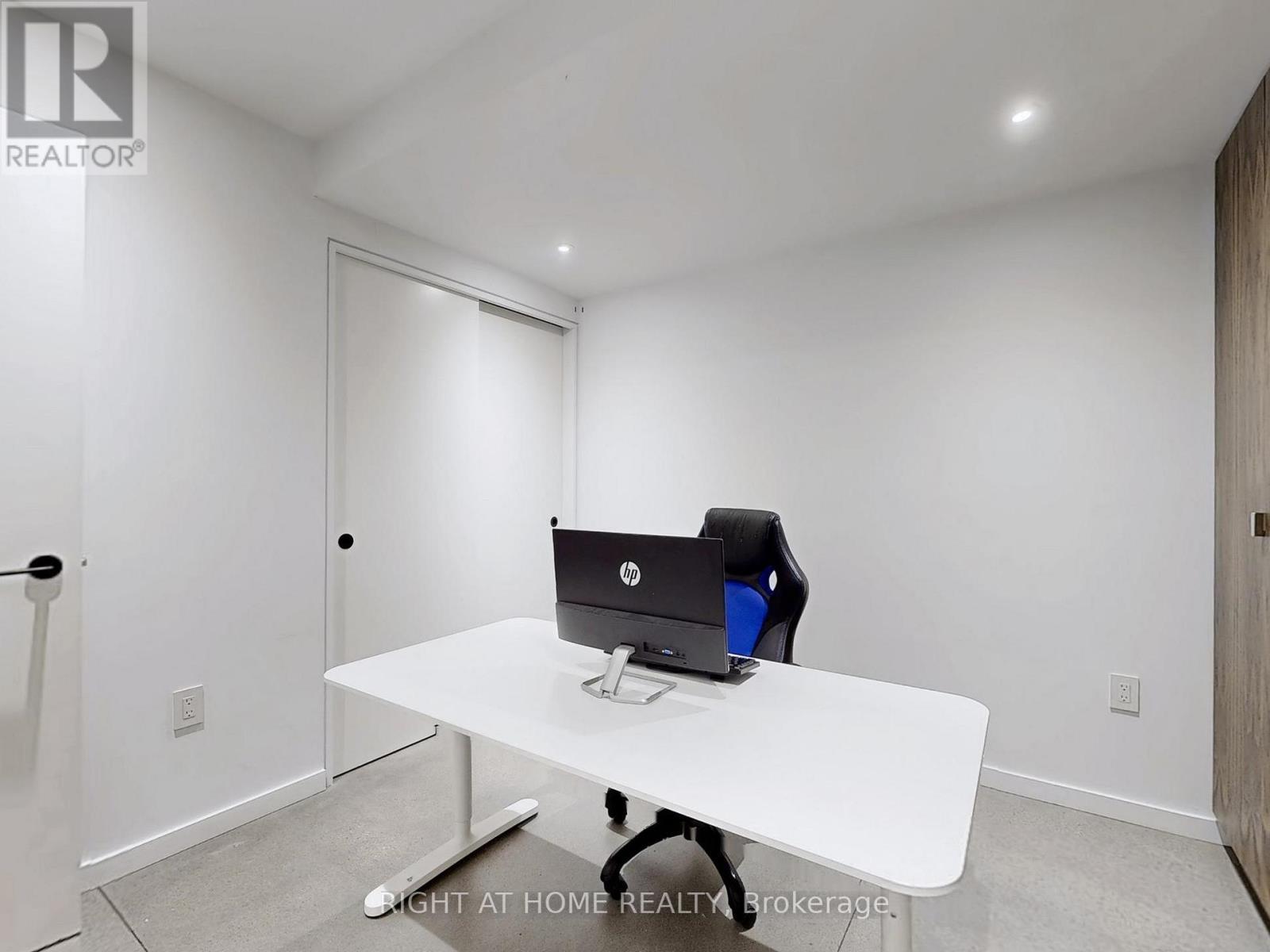 












15 DURIE STREET E

,
Toronto (High Park-Swansea),




Ontario
M6S3E5


