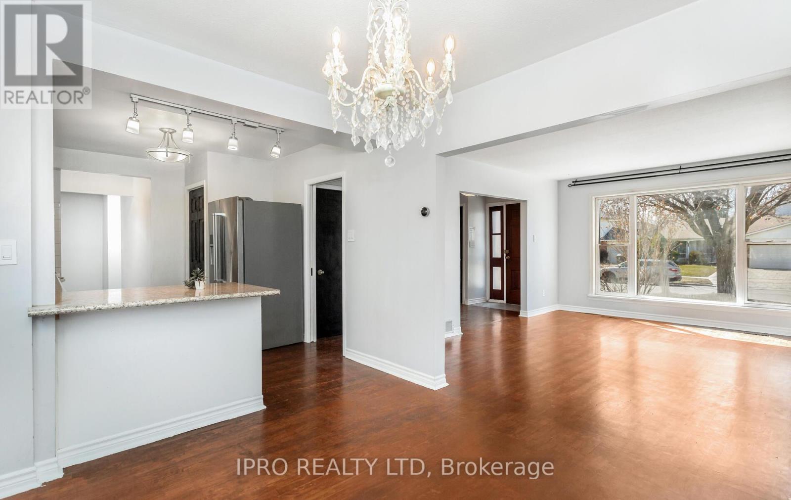 












95 WILLOWRIDGE ROAD

,
Toronto (Willowridge-Martingrove-Richview),




Ontario
M9R3Z5

