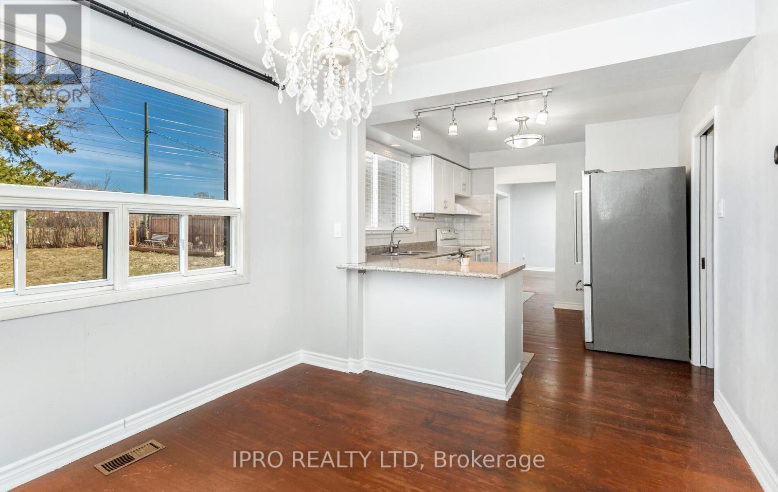 












95 WILLOWRIDGE ROAD

,
Toronto (Willowridge-Martingrove-Richview),




Ontario
M9R3Z5


