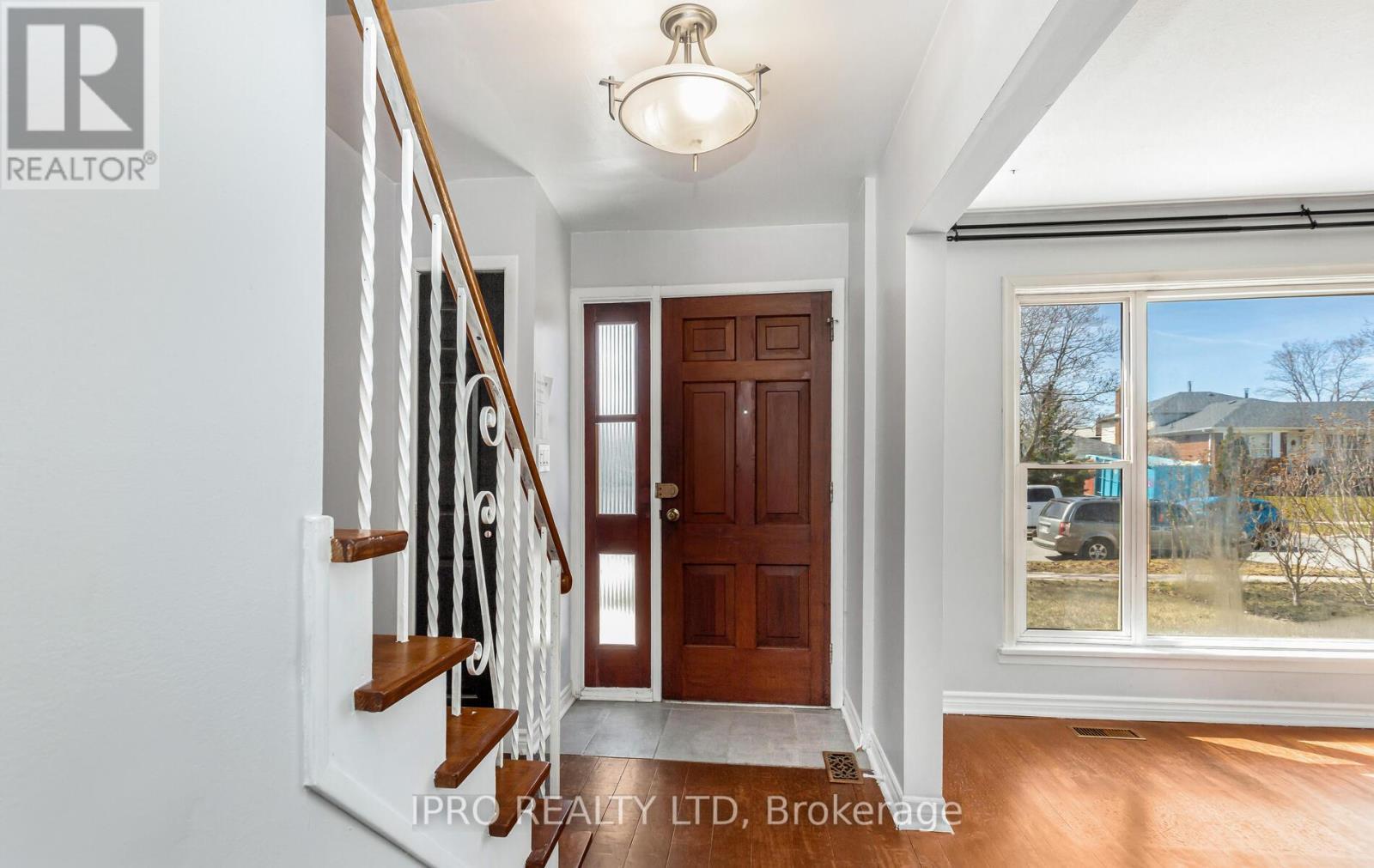 












95 WILLOWRIDGE ROAD

,
Toronto (Willowridge-Martingrove-Richview),




Ontario
M9R3Z5

