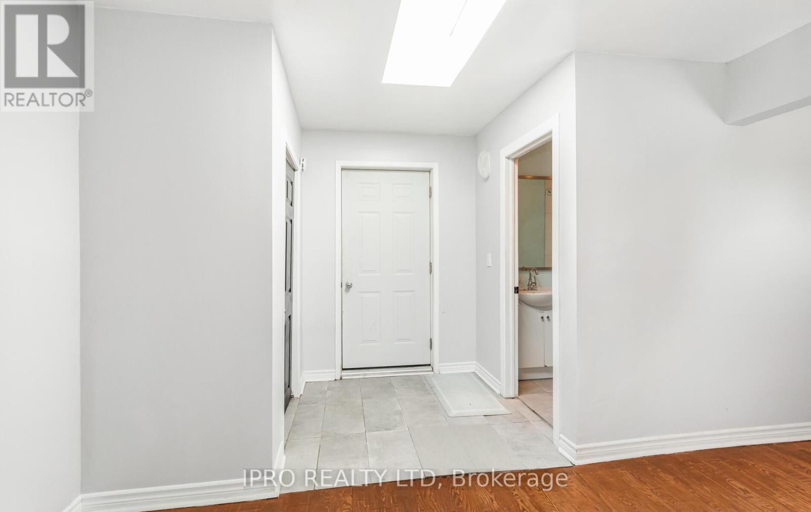 












95 WILLOWRIDGE ROAD

,
Toronto (Willowridge-Martingrove-Richview),




Ontario
M9R3Z5

