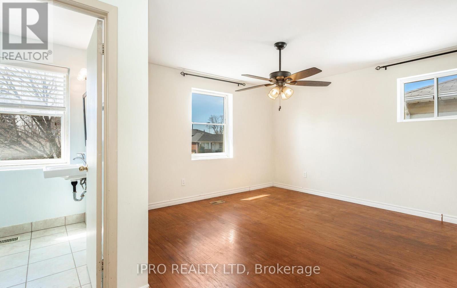 












95 WILLOWRIDGE ROAD

,
Toronto (Willowridge-Martingrove-Richview),




Ontario
M9R3Z5

