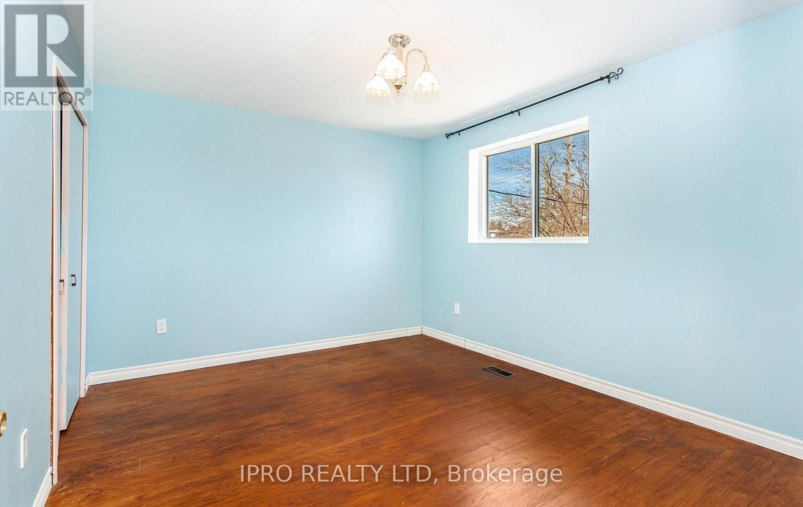 












95 WILLOWRIDGE ROAD

,
Toronto (Willowridge-Martingrove-Richview),




Ontario
M9R3Z5

