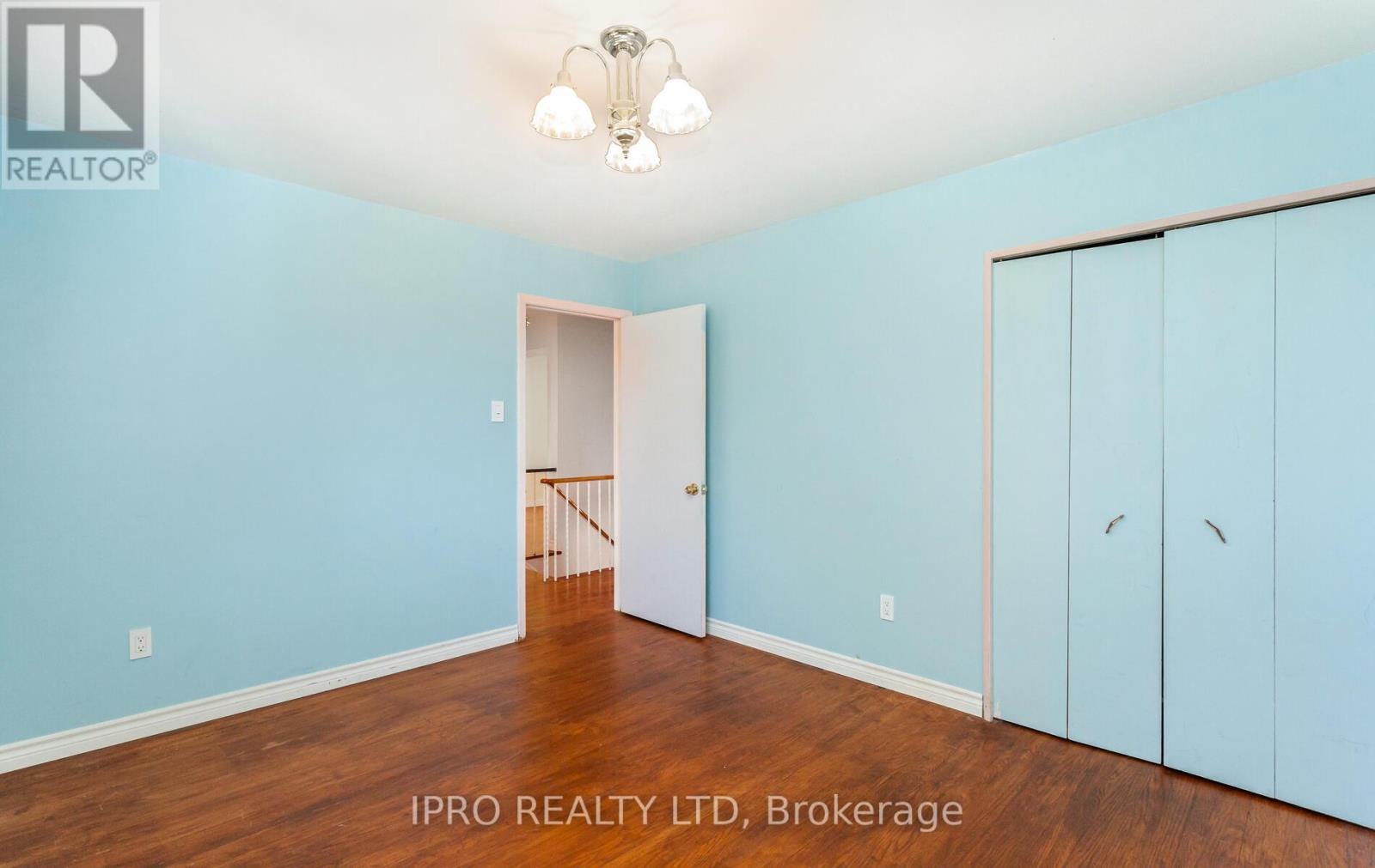 












95 WILLOWRIDGE ROAD

,
Toronto (Willowridge-Martingrove-Richview),




Ontario
M9R3Z5

