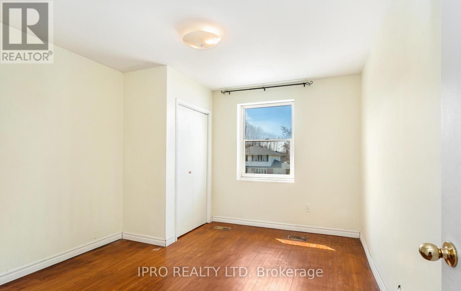 












95 WILLOWRIDGE ROAD

,
Toronto (Willowridge-Martingrove-Richview),




Ontario
M9R3Z5


